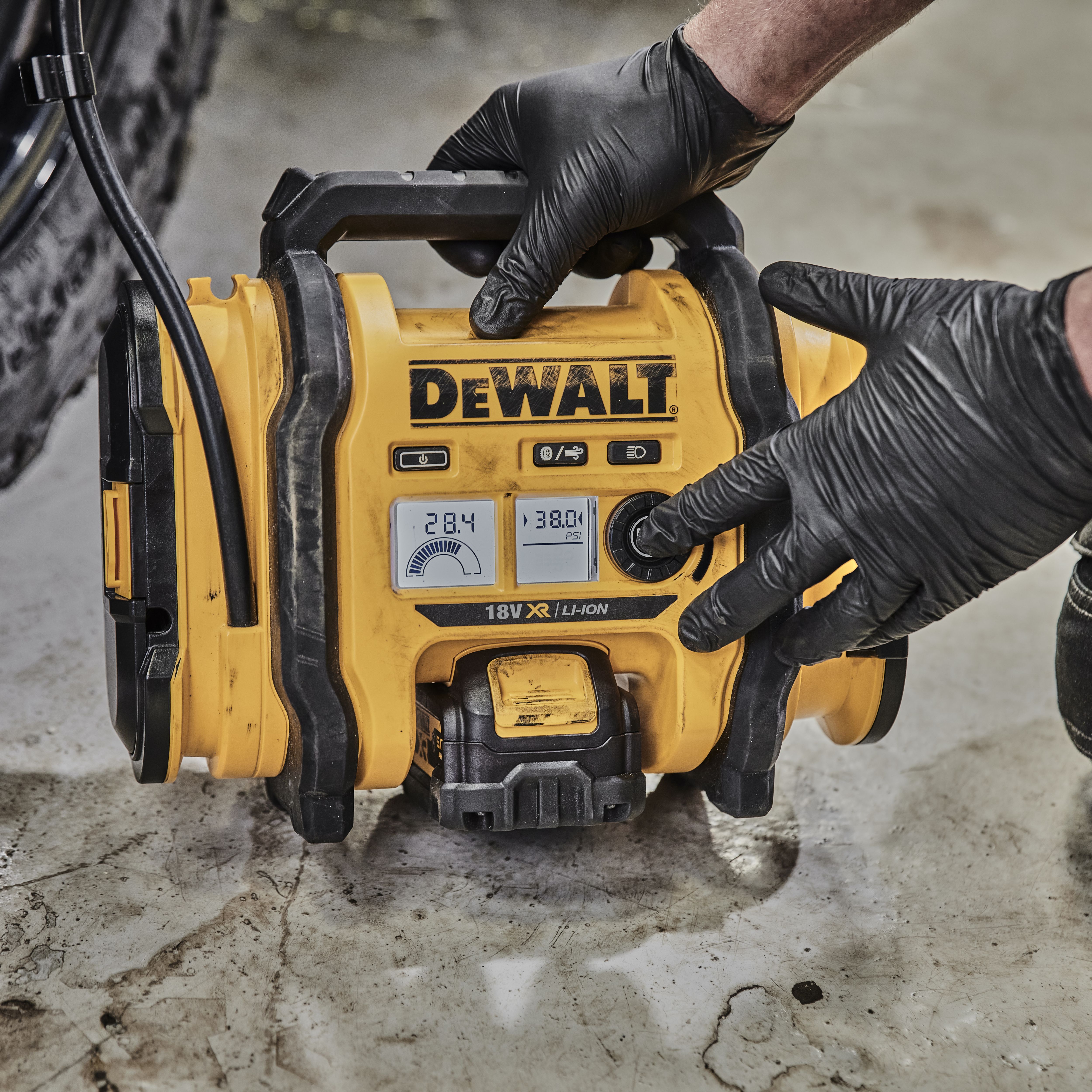 DeWalt XR 18V Cordless Tyre inflator (Bare Tool) - DCC018N-XJ