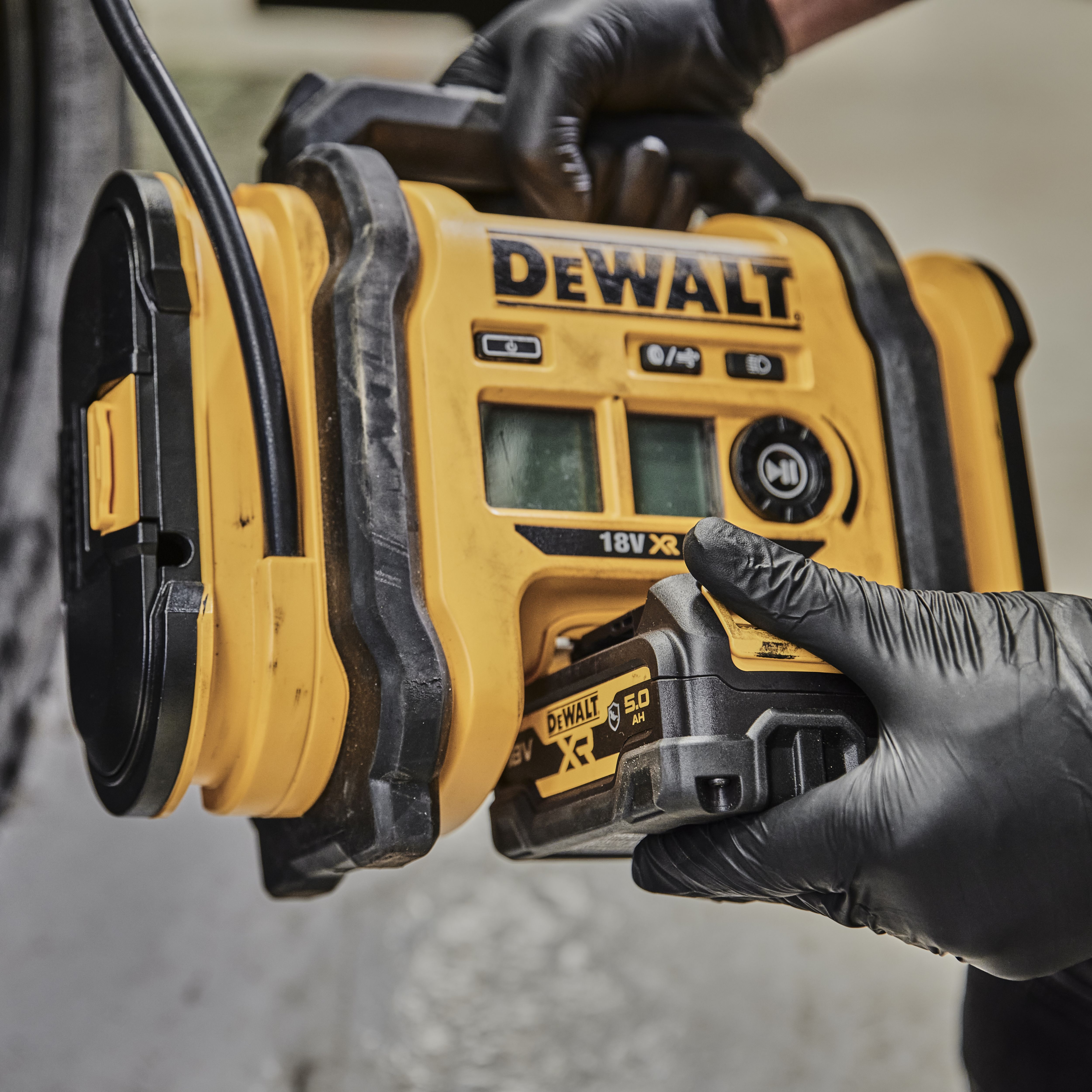 DeWalt XR 18V Cordless Tyre inflator (Bare Tool) - DCC018N-XJ