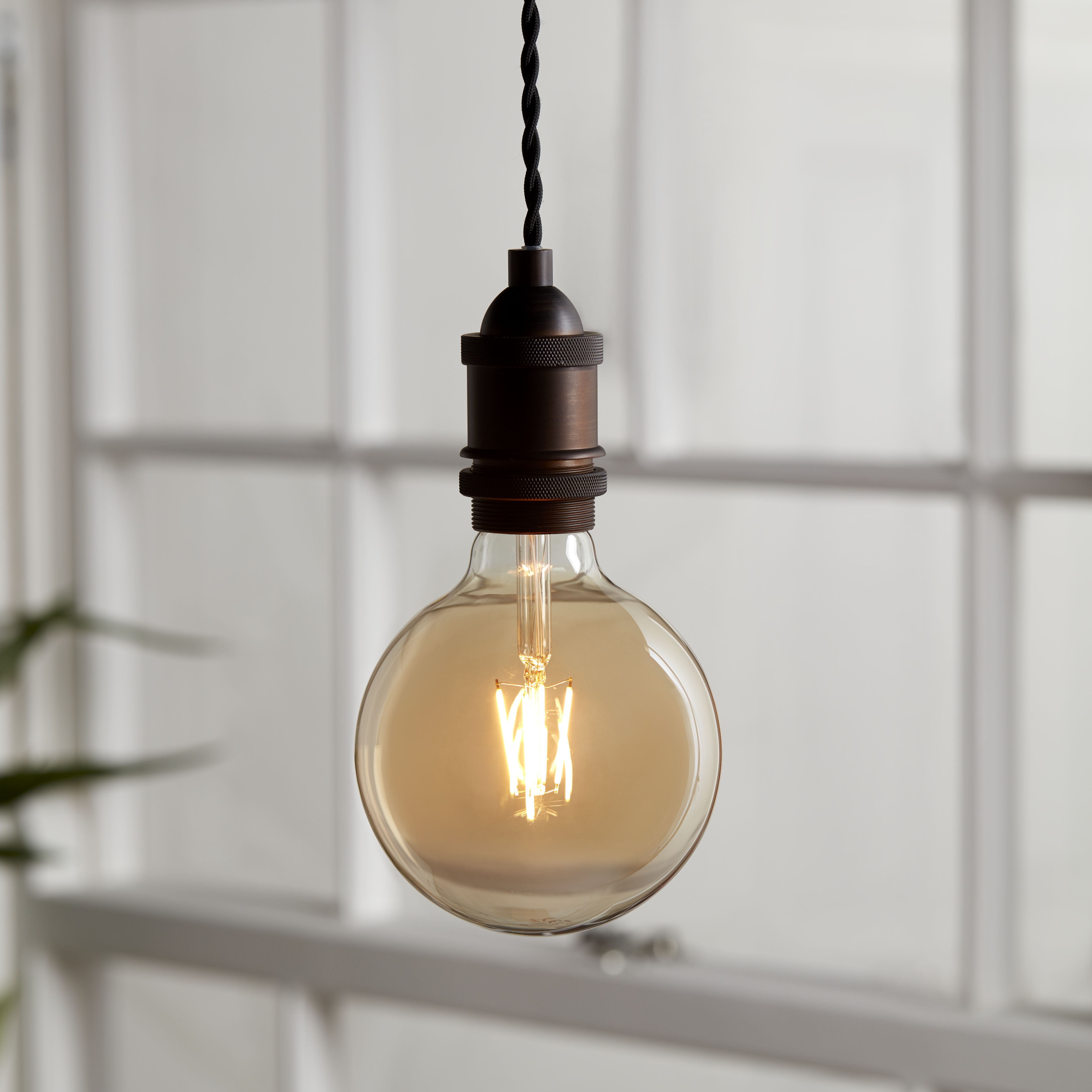 Diall G125 E27 5.5W 470lm 330° Amber Globe Warm white LED filament Light bulb - 4