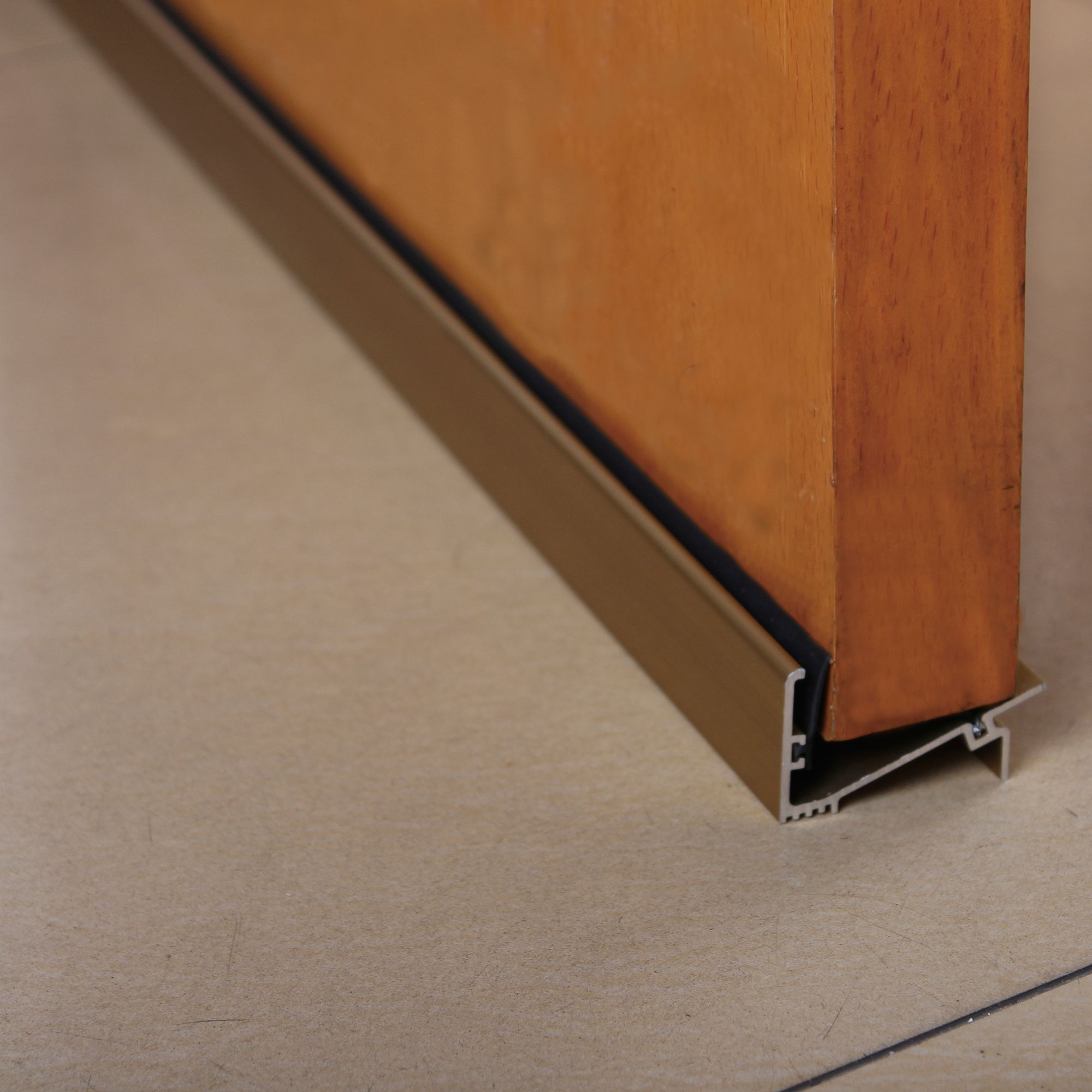 Diall Gold Gold Effect Pvc Two Part Threshold Door Seal L 0 91m Diy At B Q