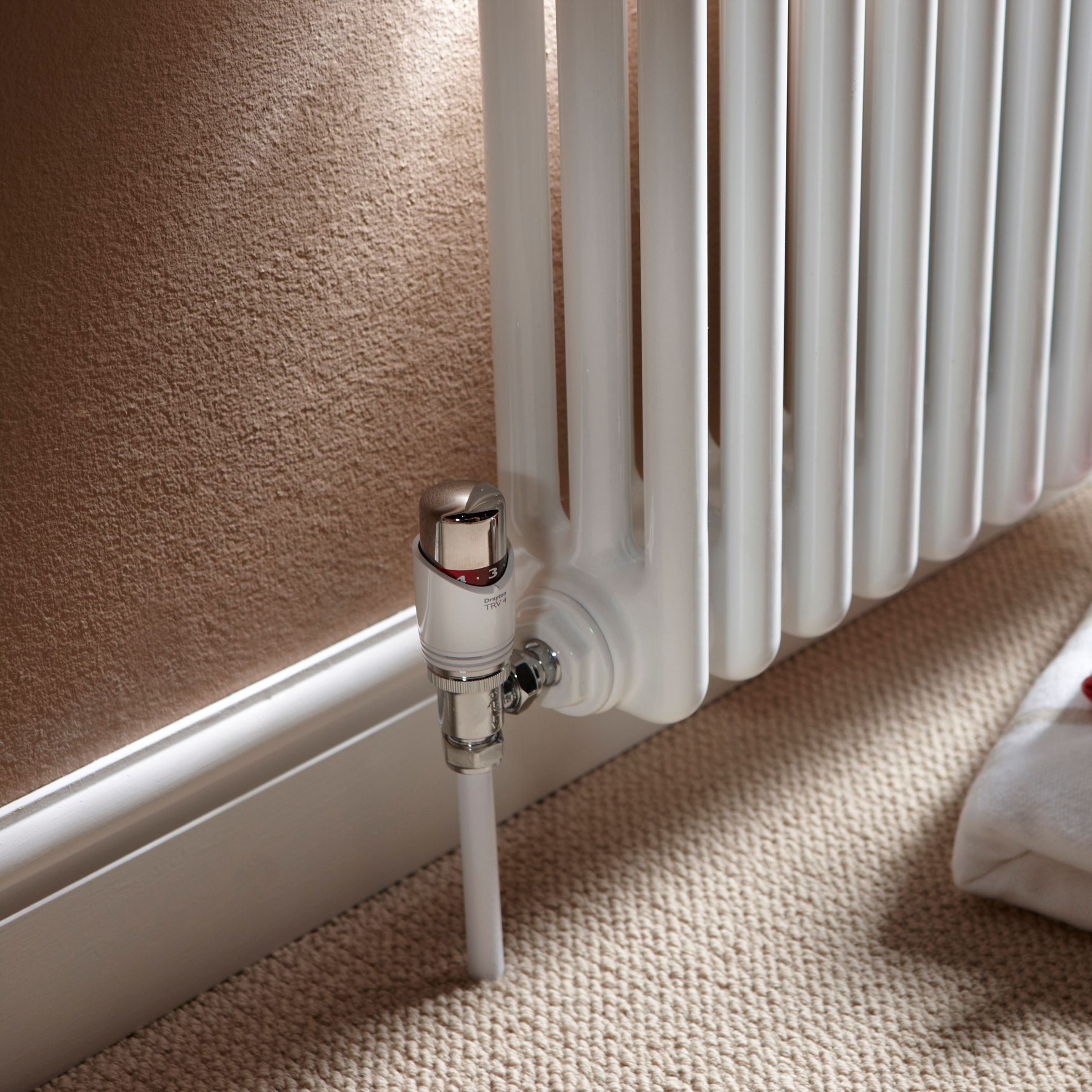 Drayton TRV4 Angled Thermostatic Radiator valve | DIY at B&Q