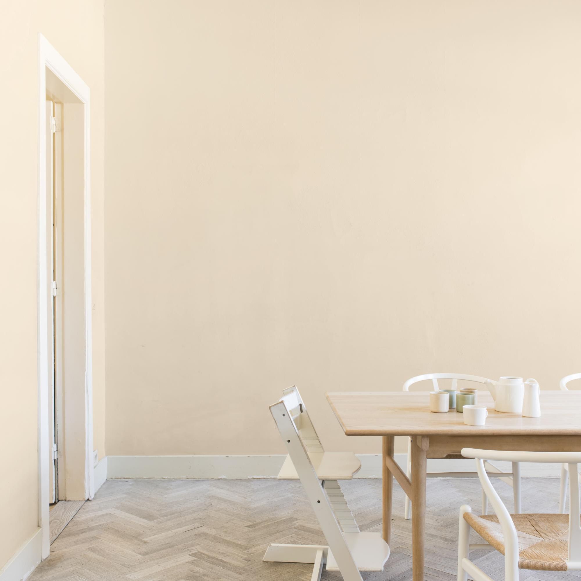 Dulux Easycare Kitchen Magnolia Matt Emulsion paint, 2.5L