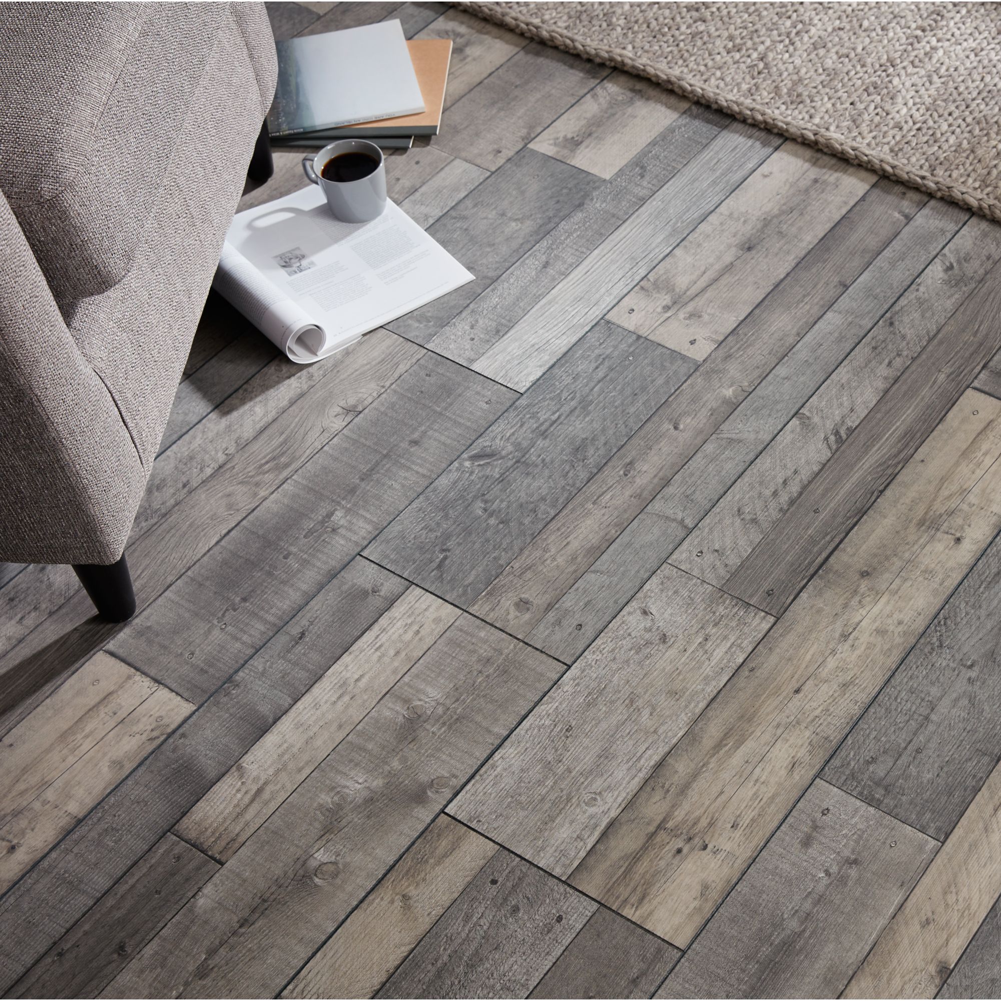 Dunwich Grey Gloss Oak effect Laminate Flooring Sample