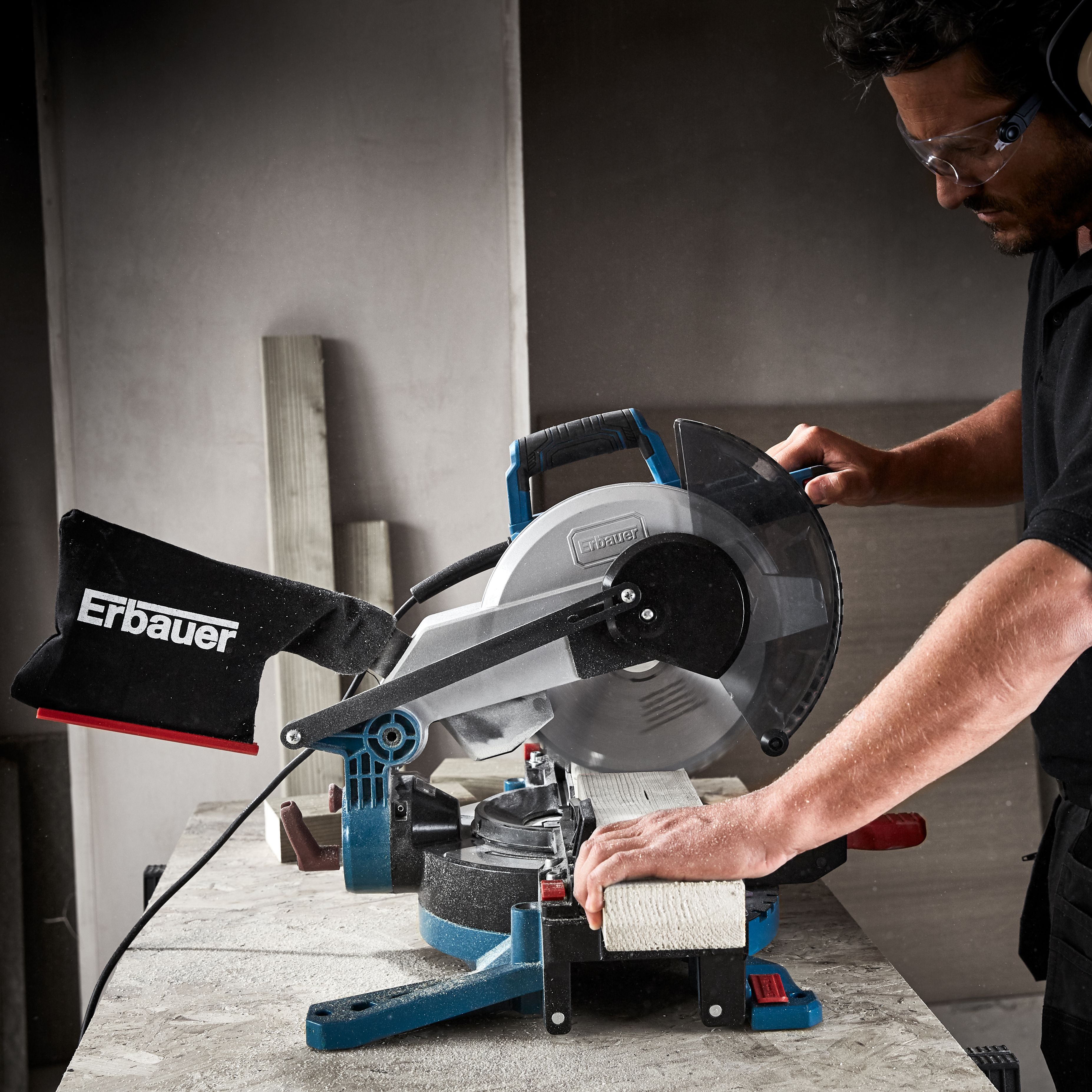 Erbauer 1800W 220-240V 254mm Corded Compound mitre saw EMIS254C
