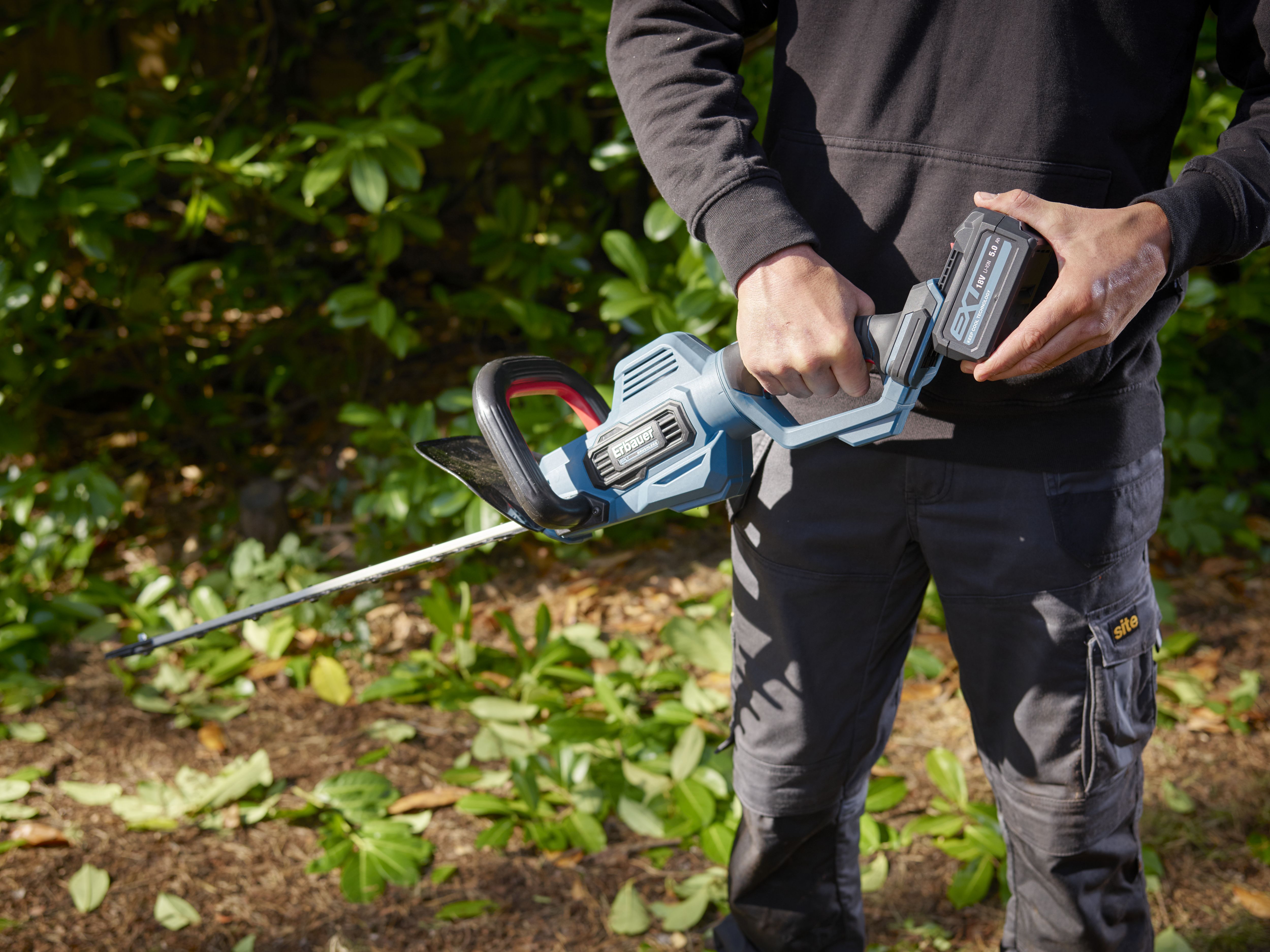 Erbauer pole best sale hedge trimmer