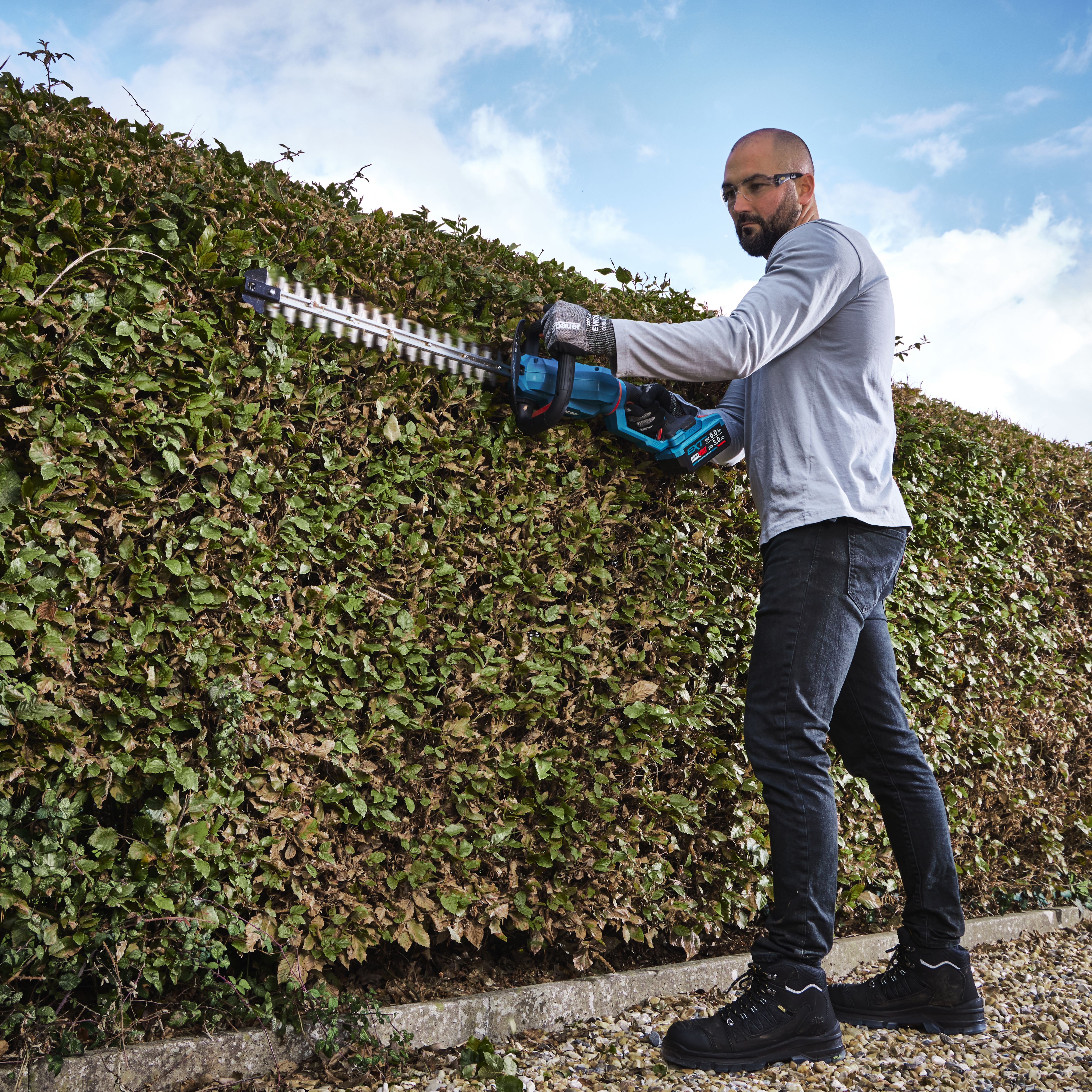 Erbauer 18V Cordless Hedge trimmer - ERI1024GHT