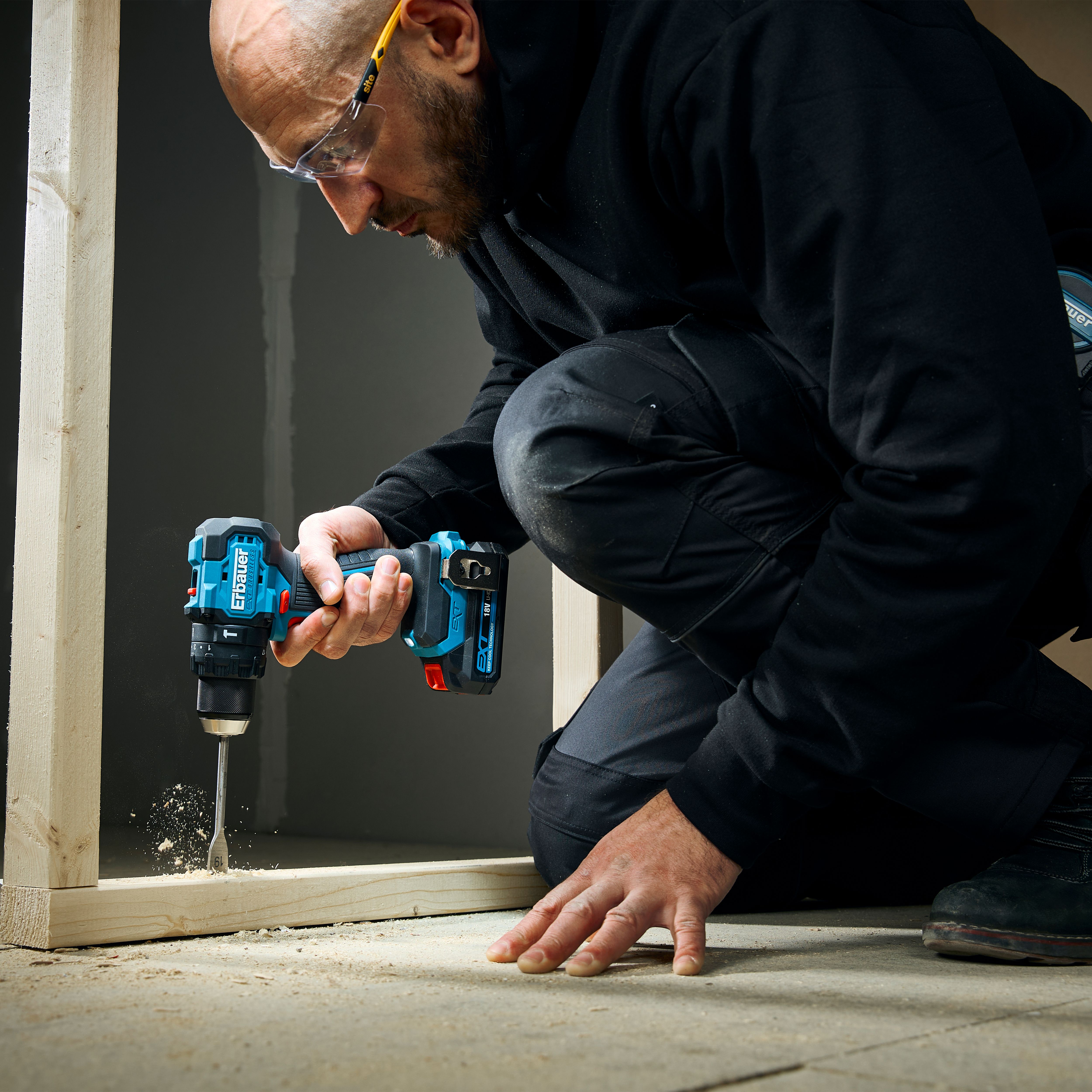 Erbauer 18V Li-ion EXT Keep Cool Brushless V2 Cordless Combi drill (1 x 4Ah) - ERI1092COM