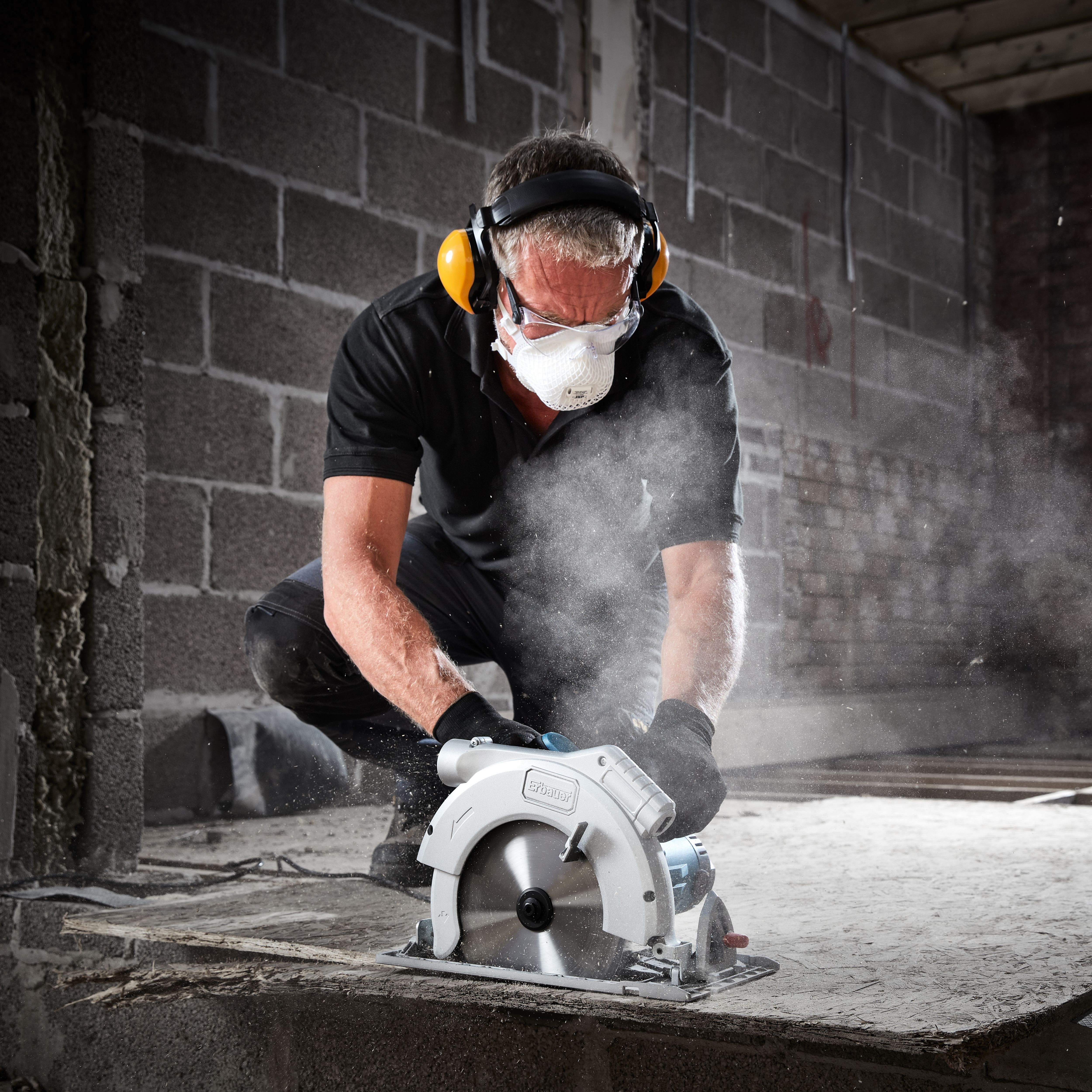 Erbauer 2000W 220-240V 235mm Corded Circular saw ECS2000