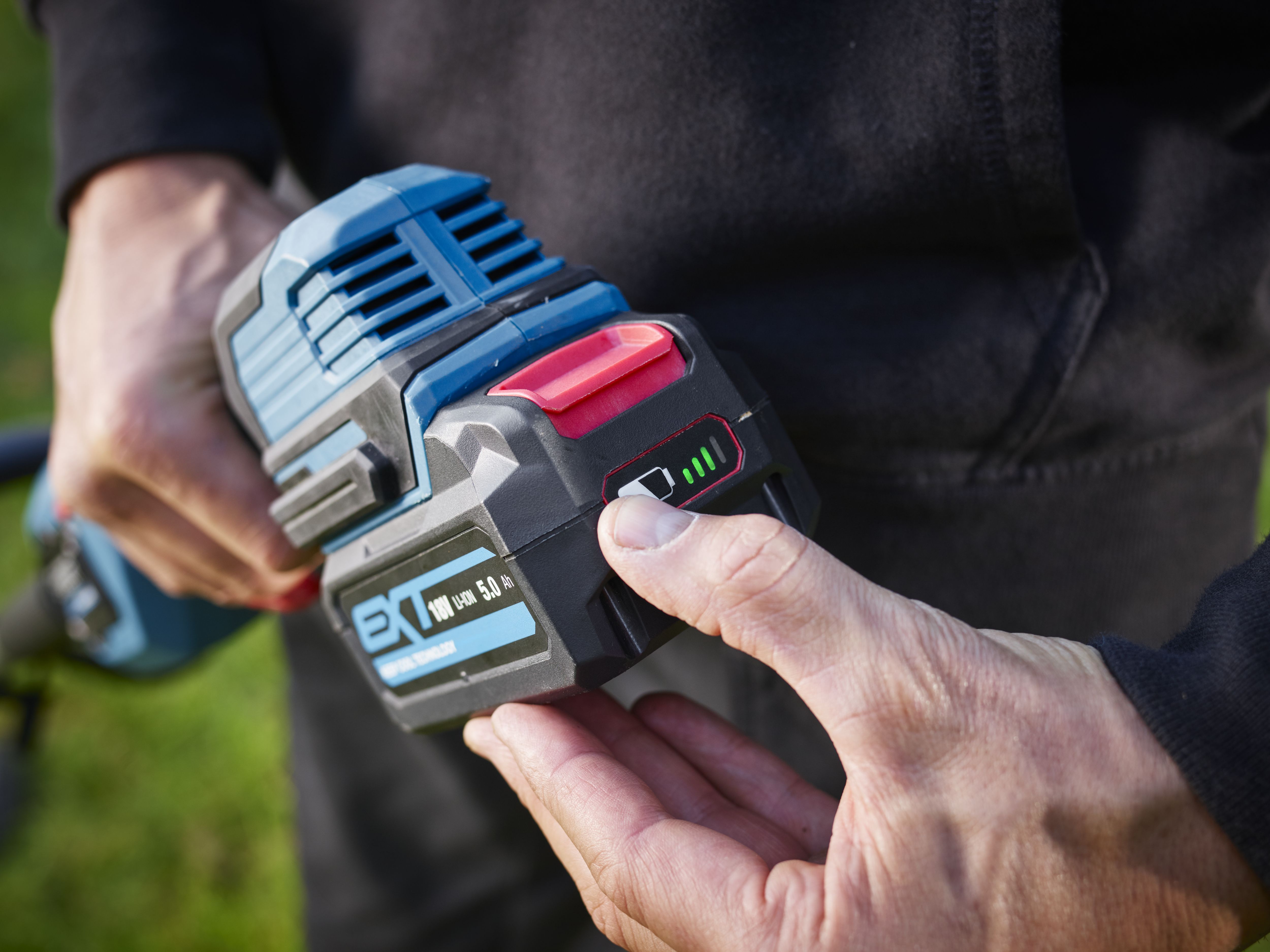 Erbauer cordless strimmer hotsell