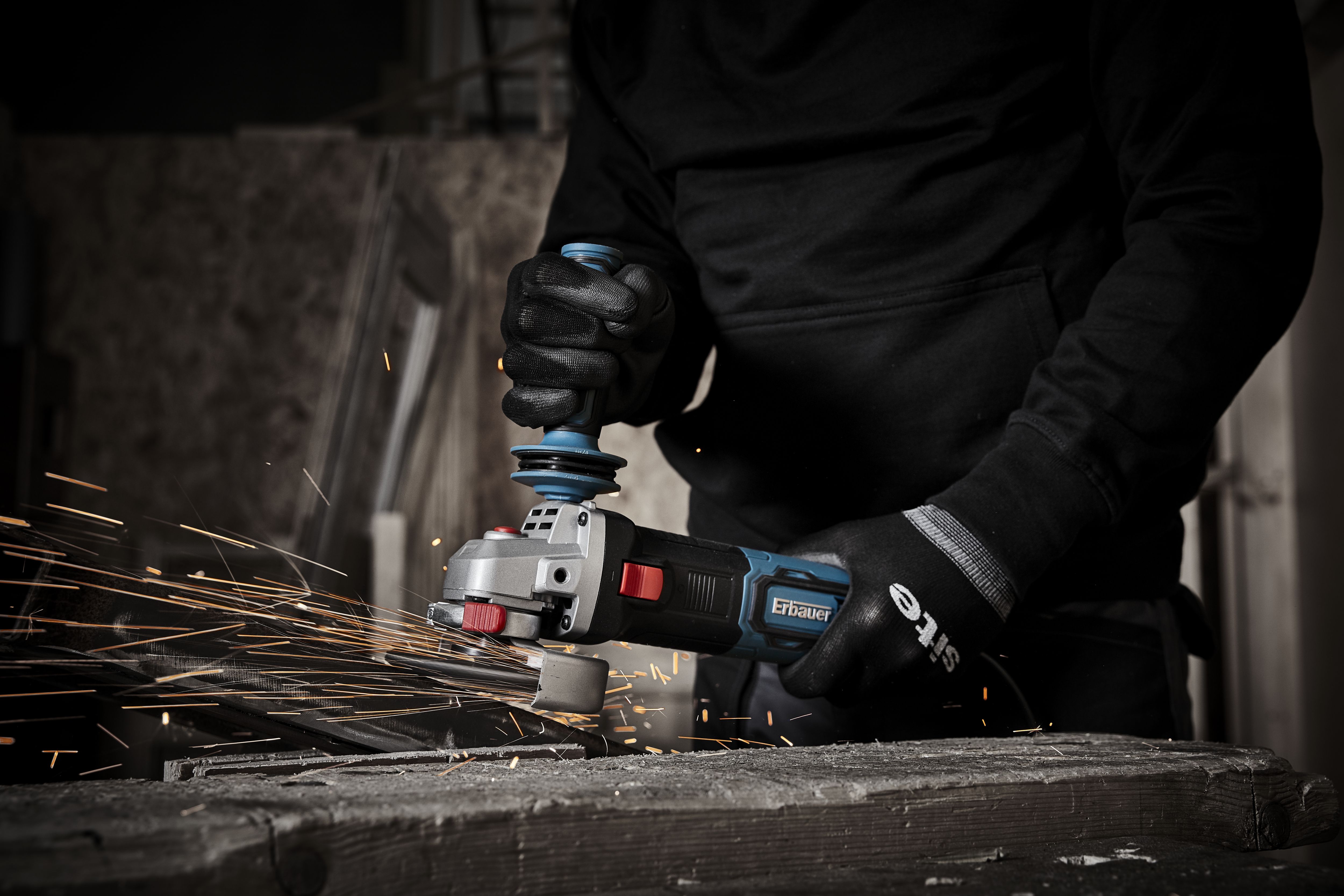 Erbauer 900W 240V 115mm Corded Angle grinder - EAG900-115