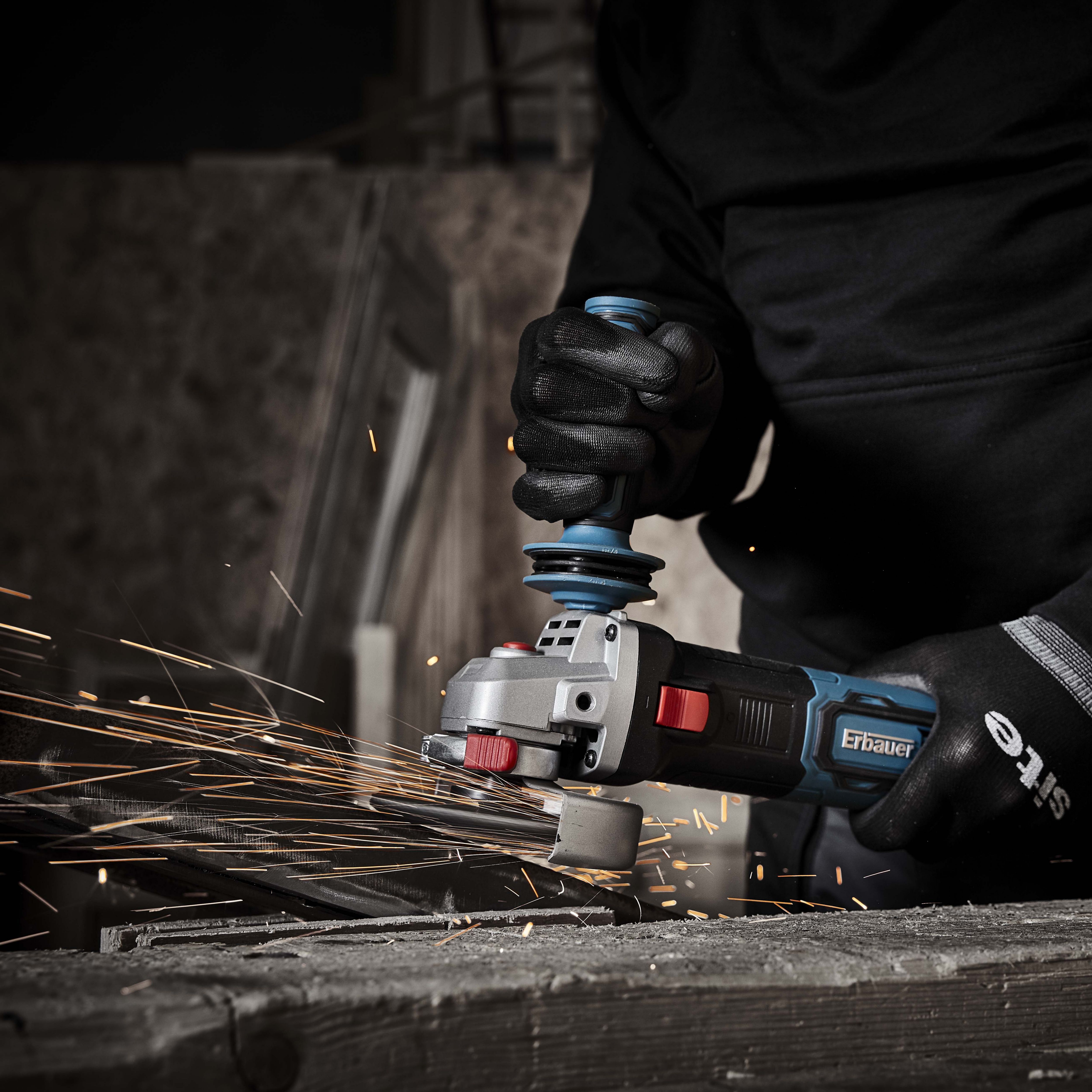 Erbauer 900W 240V 115mm Corded Angle grinder - EAG900-115