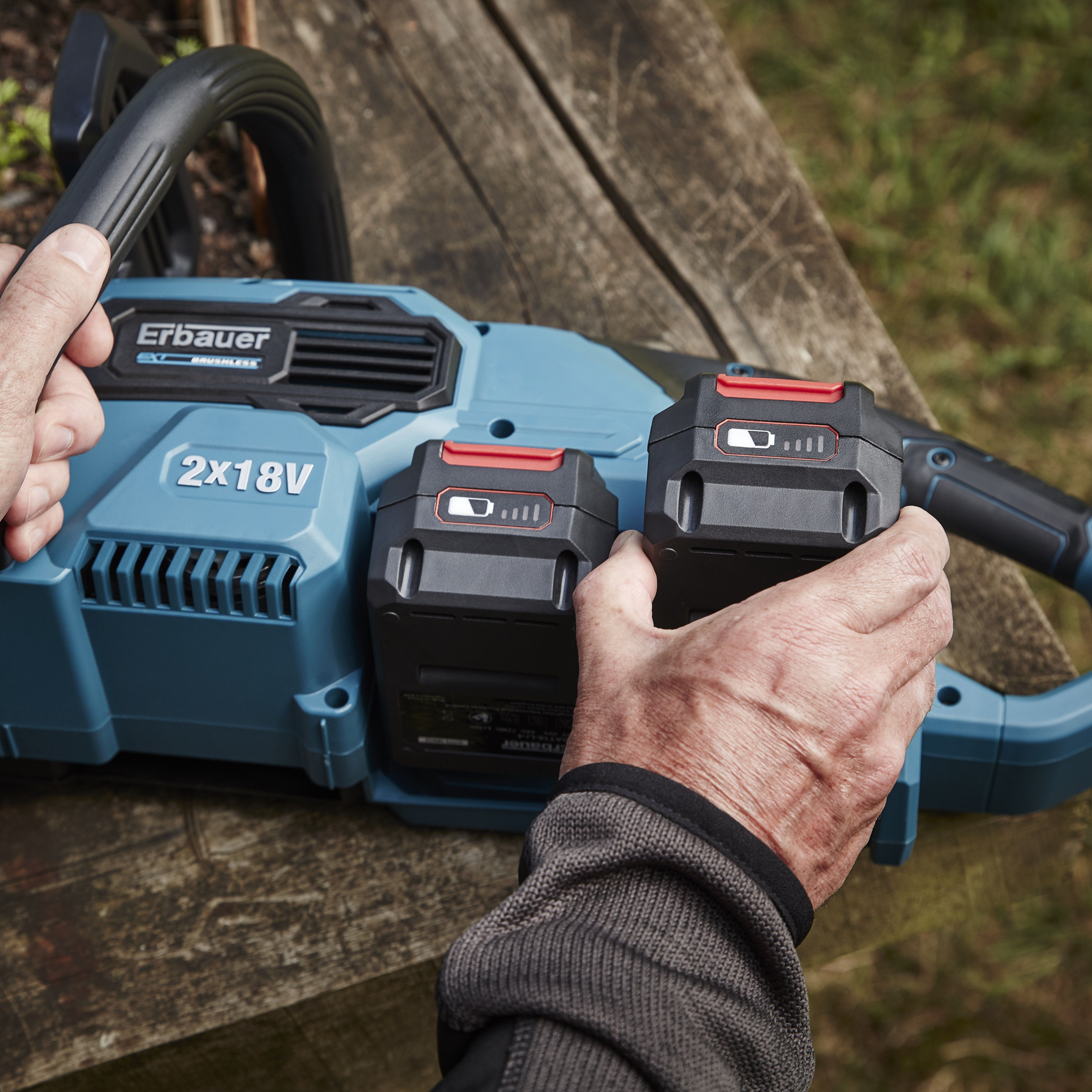 Test et avis de la tronçonneuse sur batterie Erbauer ECSG18-Li 2 18V guide  30 cm - Zone Outillage