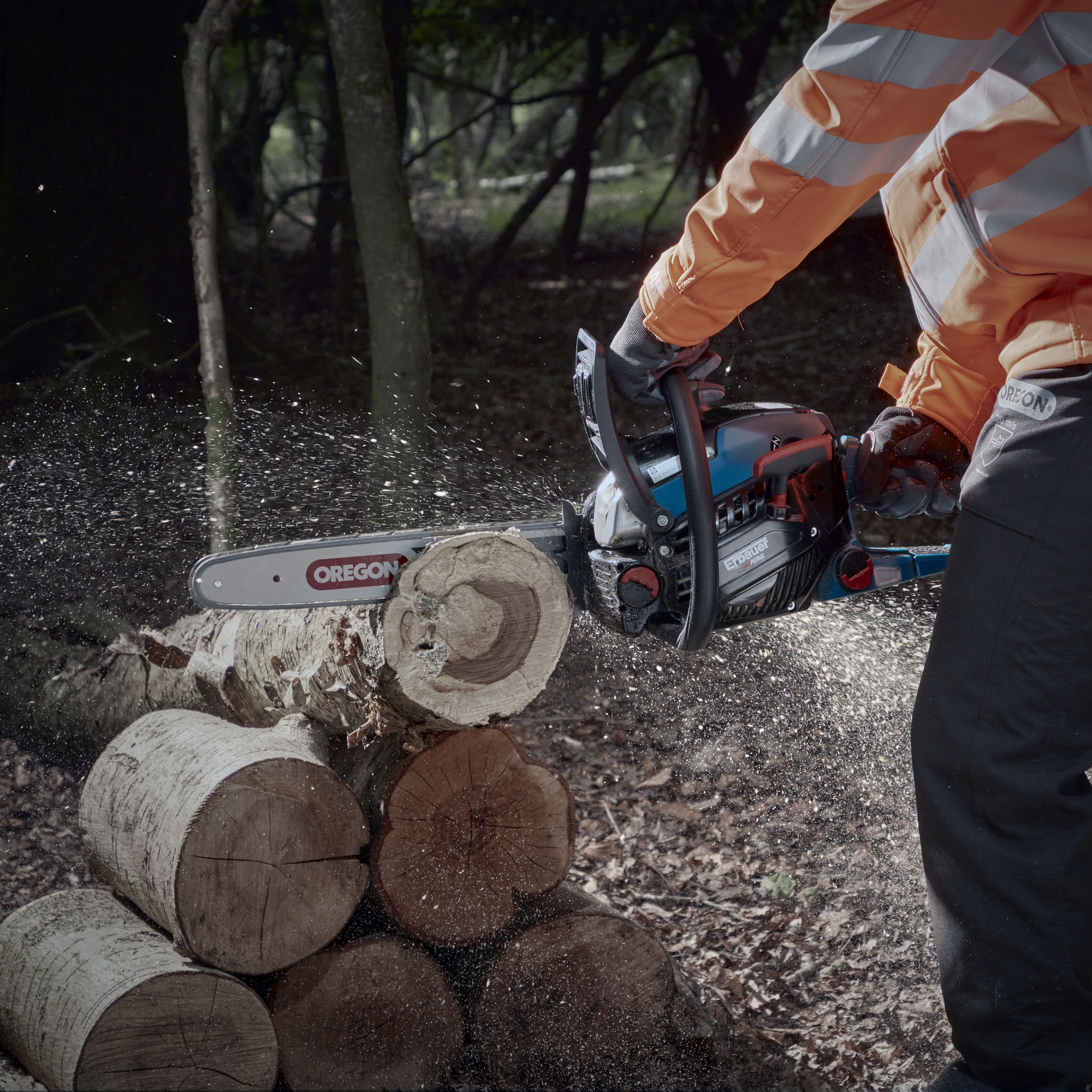 Small store petrol chainsaw