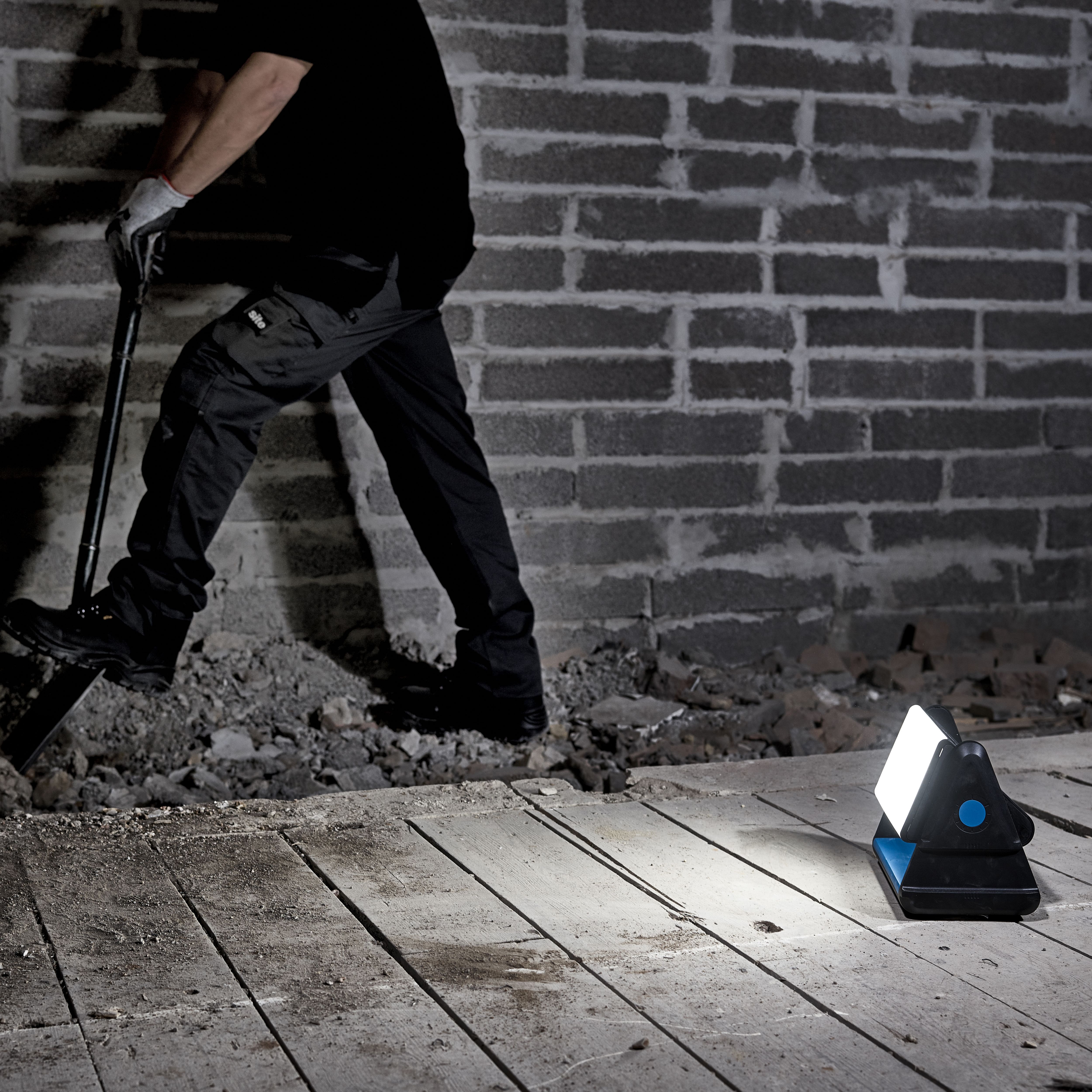Erbauer Lewo Cordless Integrated LED Rechargeable Work light, 1600lm