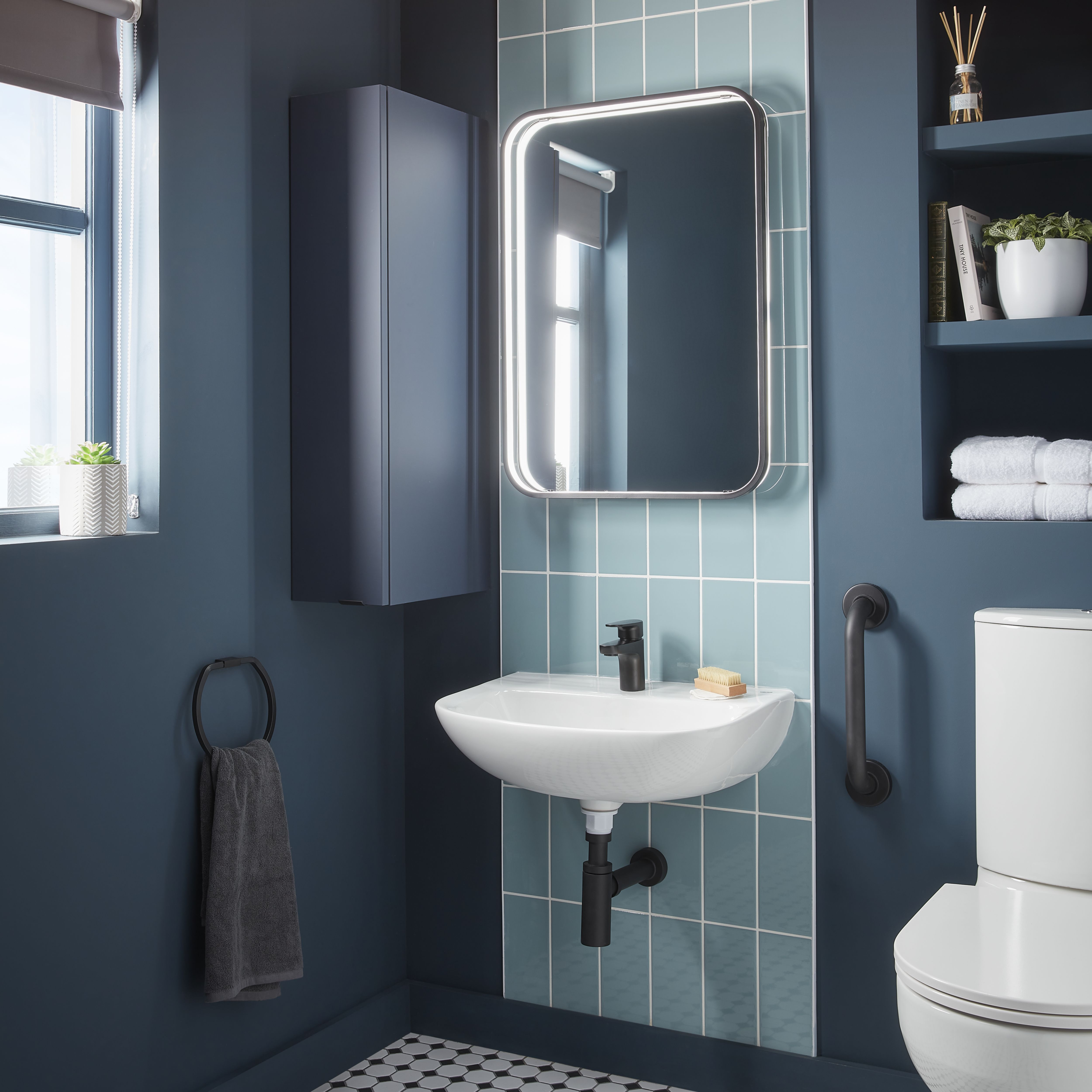 Farrow & Ball Estate Hague blue No.30 Matt Emulsion paint, 2.5L
