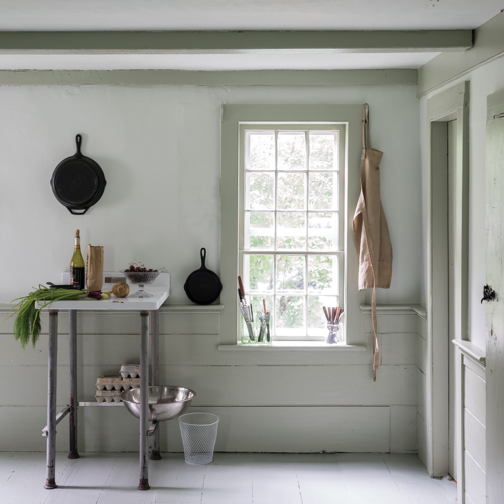 Farrow & Ball Estate Shadow White Matt Wall & ceiling Emulsion paint, 100ml Tester pot