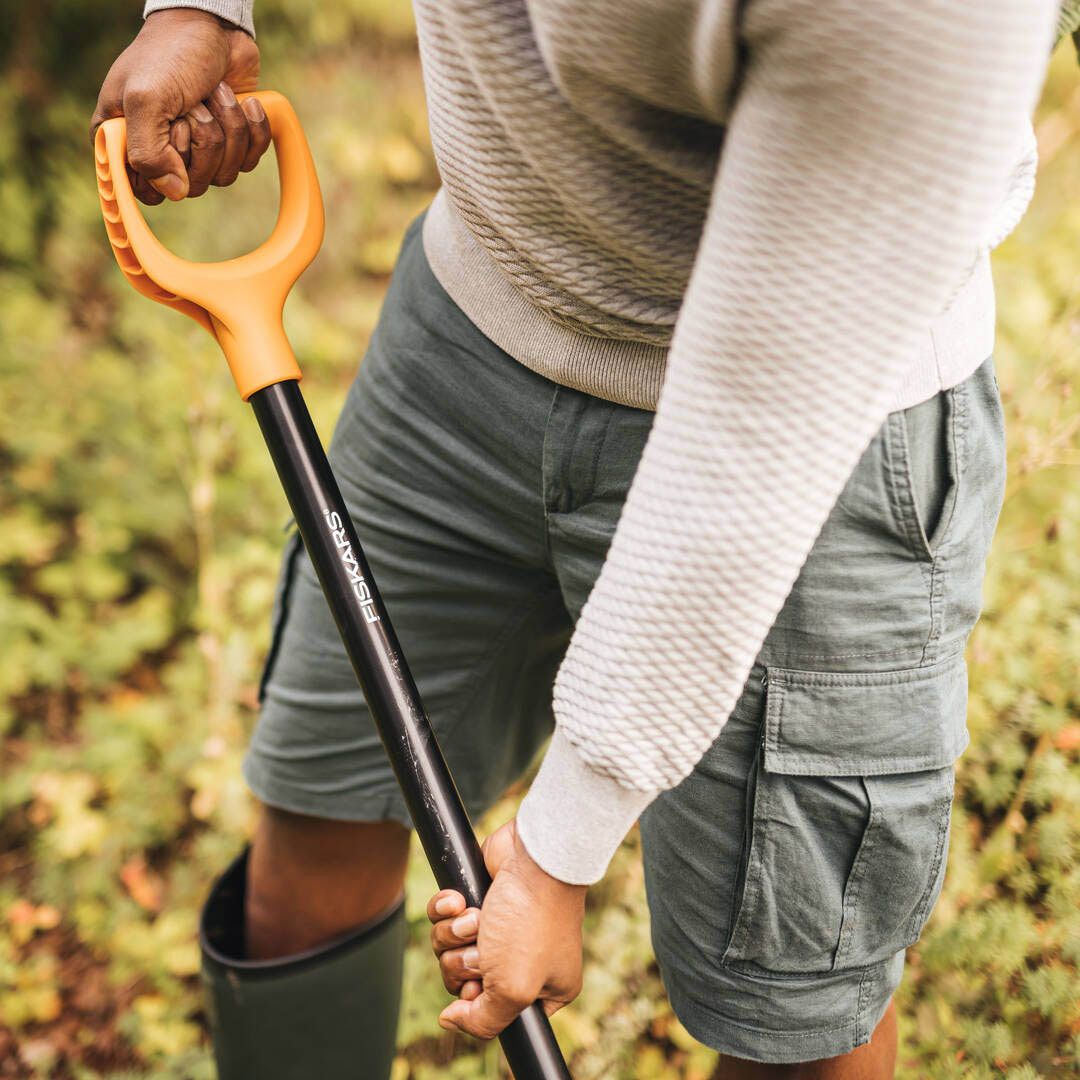 Fiskars Metal Pointed Digging Spade (L) 1166mm x (W) 180mm