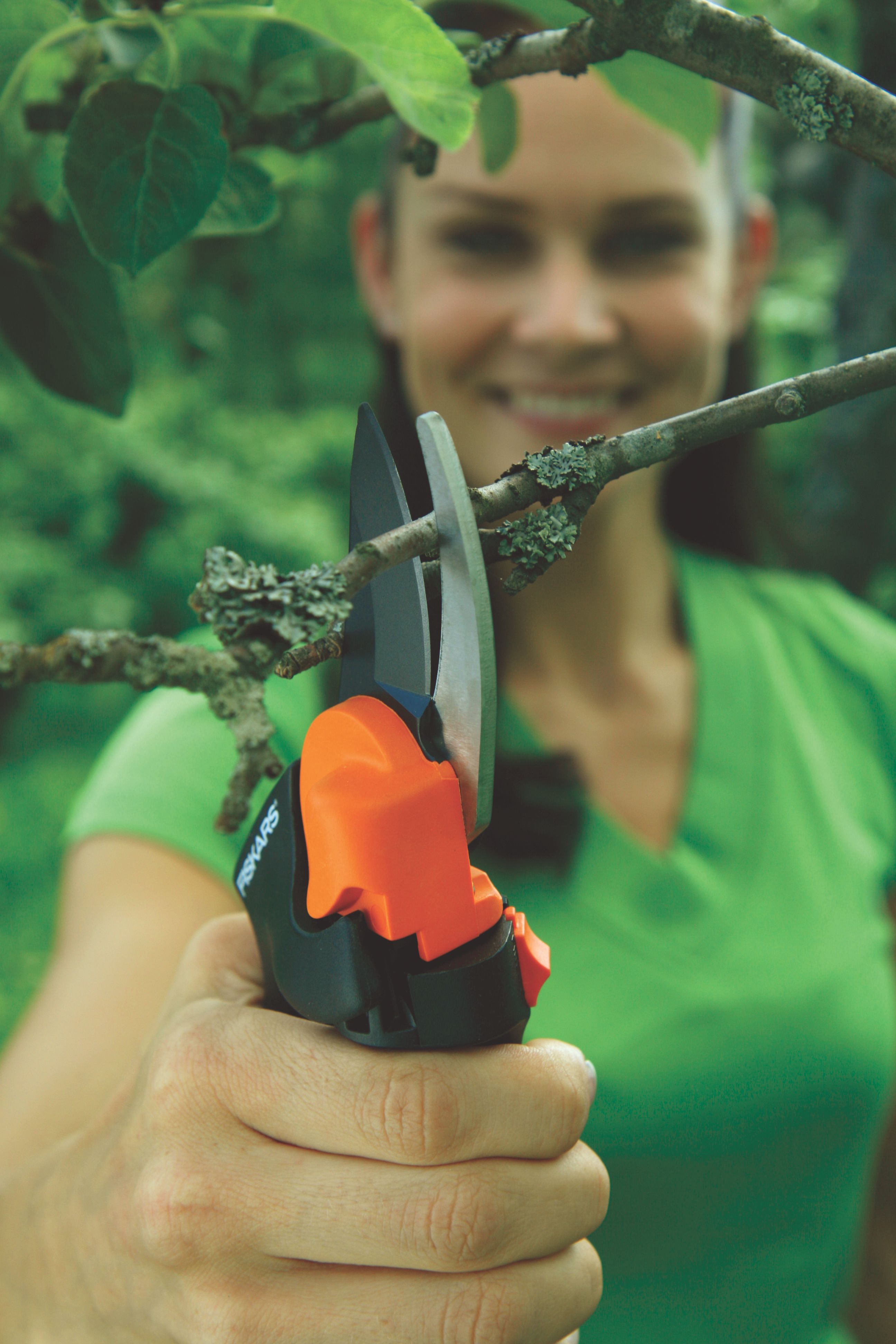 Fiskars Powergear Geared Bypass Secateurs
