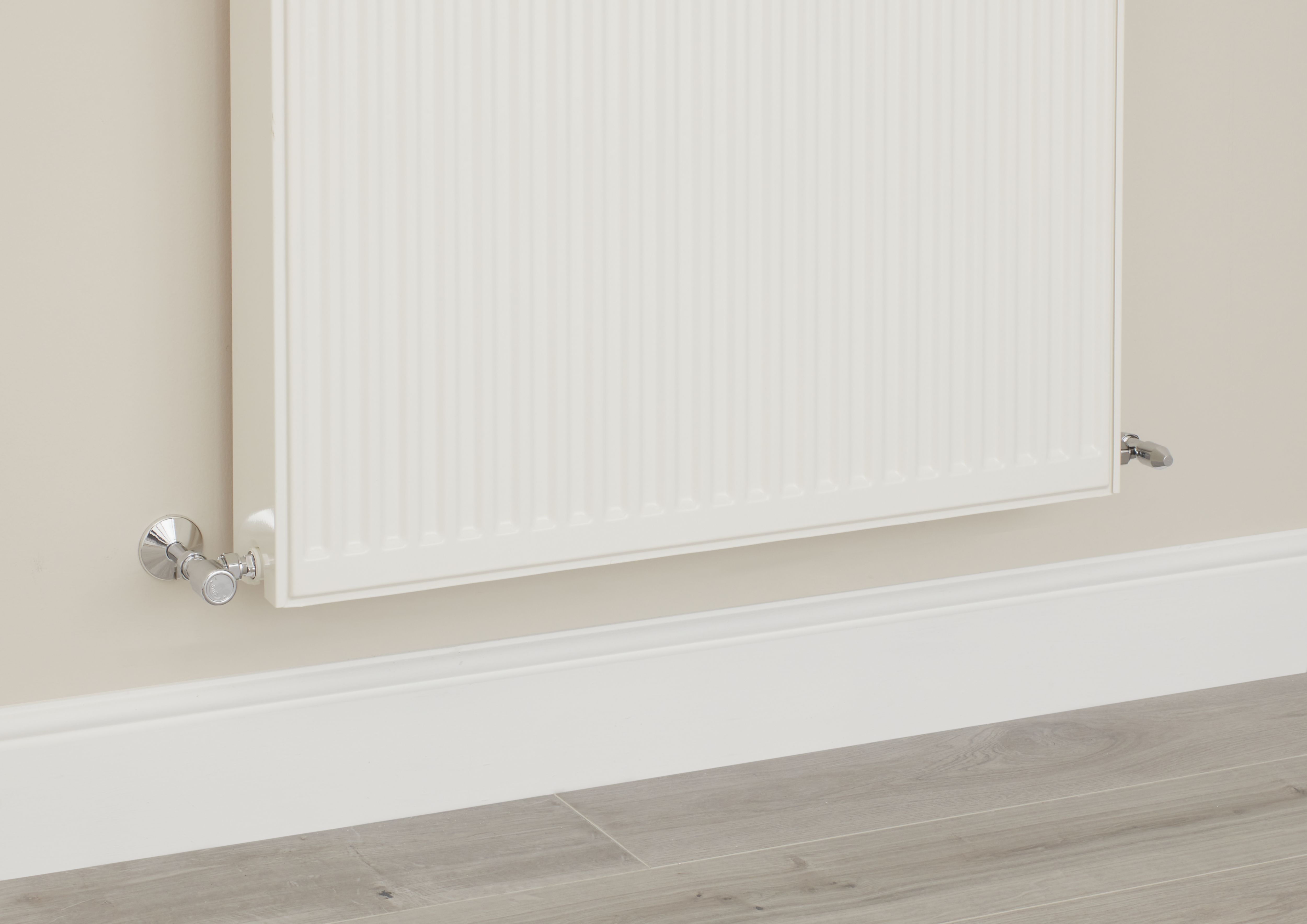 Flomasta Gloss chrome effect Angled Manual Radiator valve (Dia)15mm x ½"