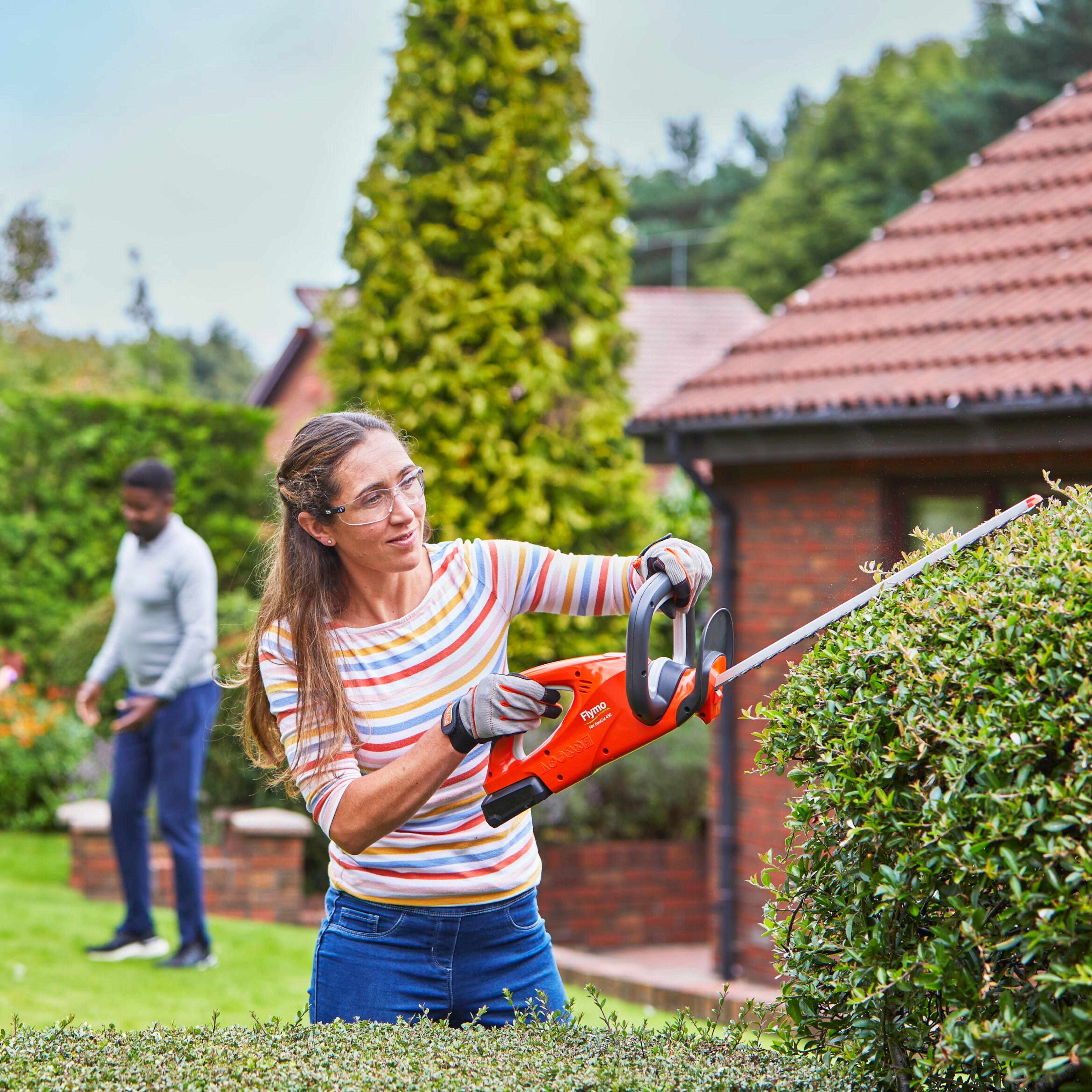 Cordless hedge cutters discount b&q