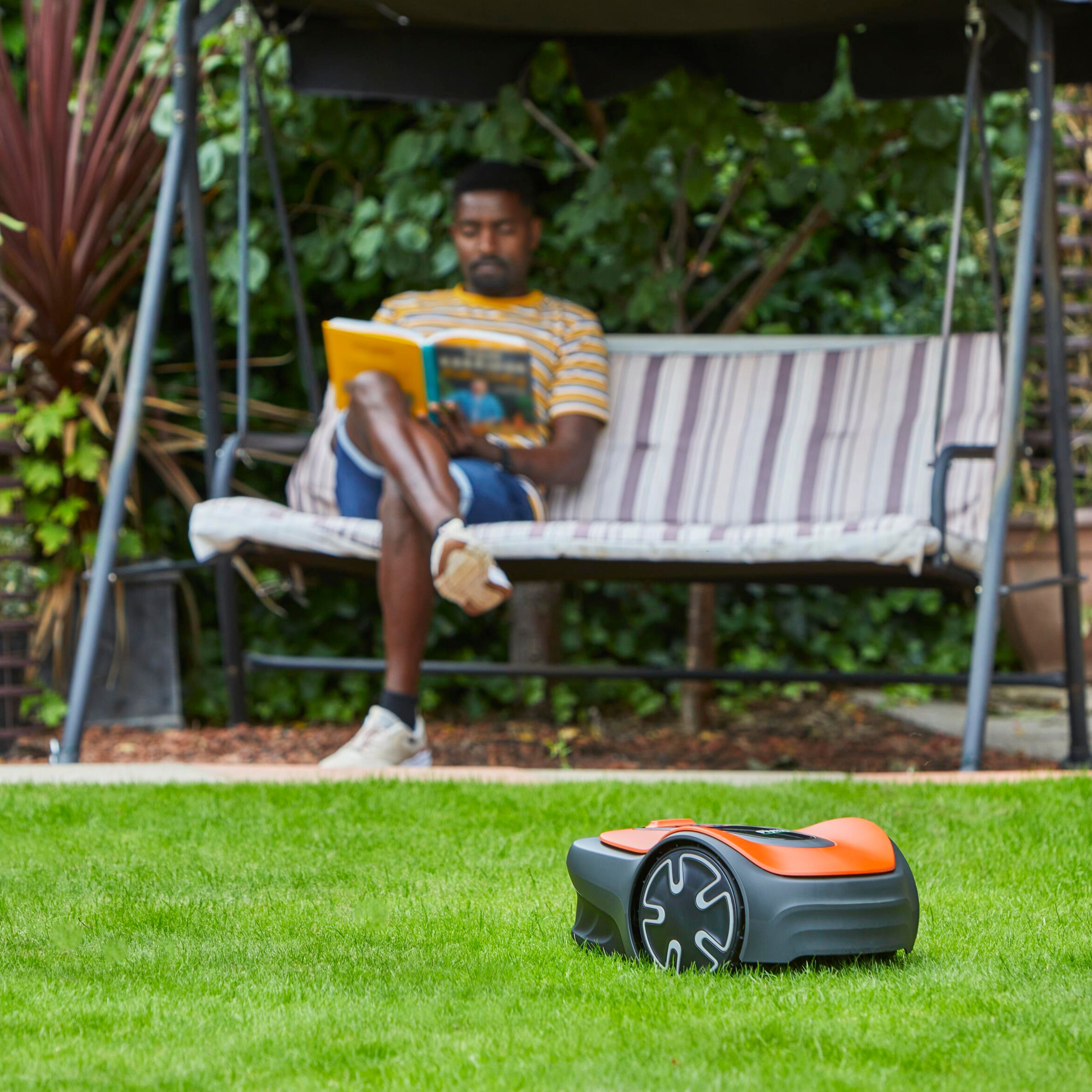 Flymo Easilife Go 250 Cordless Robotic lawnmower DIY at B Q