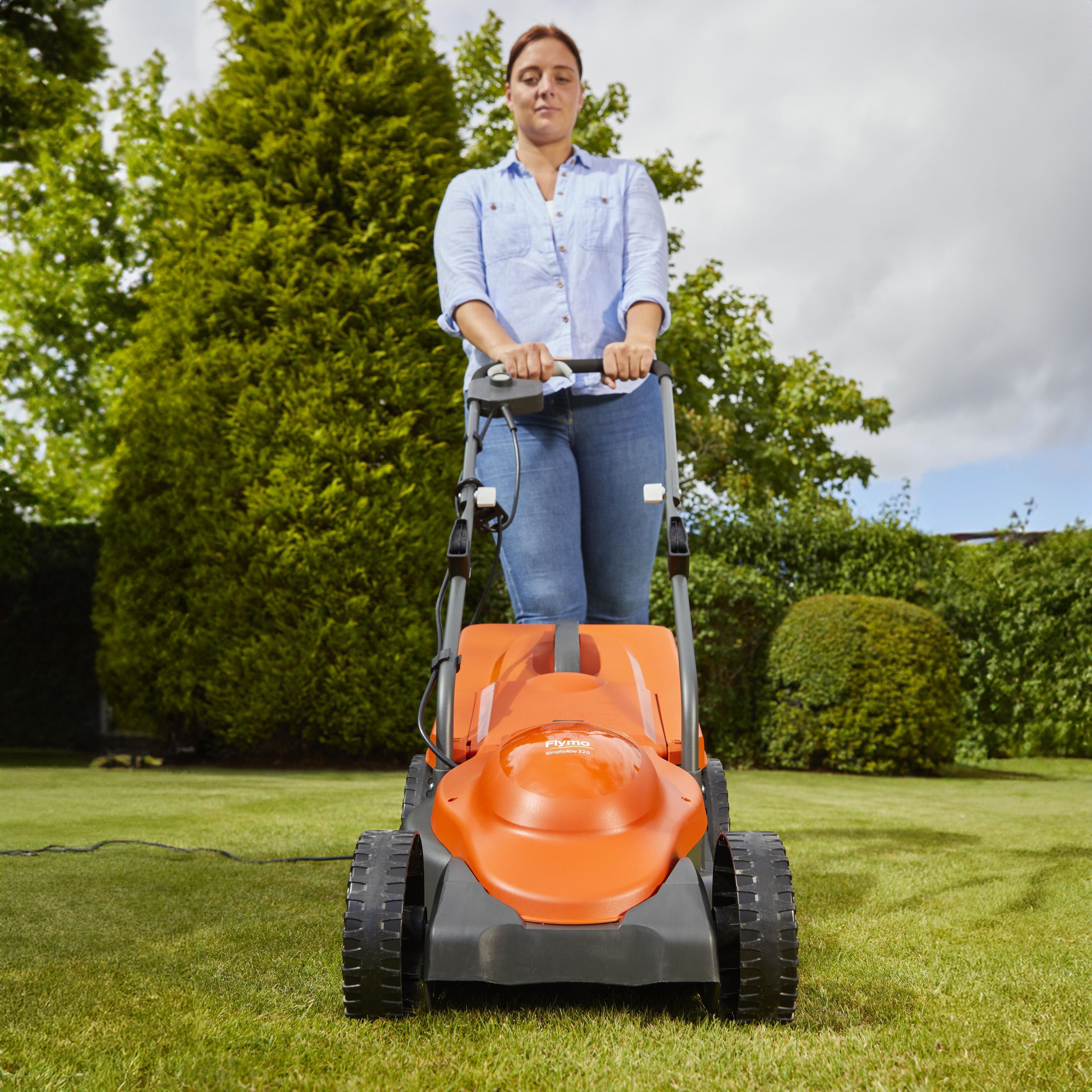 Flymo chevron 32v b&q hotsell