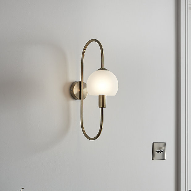 2200K Warm White Complete with a 4w LED Helix Filament Bulb MiniSun Industrial Antique Brass & Black Metal Adjustable Knuckle Joint Wall Light Fitting with Amber Tinted Shade