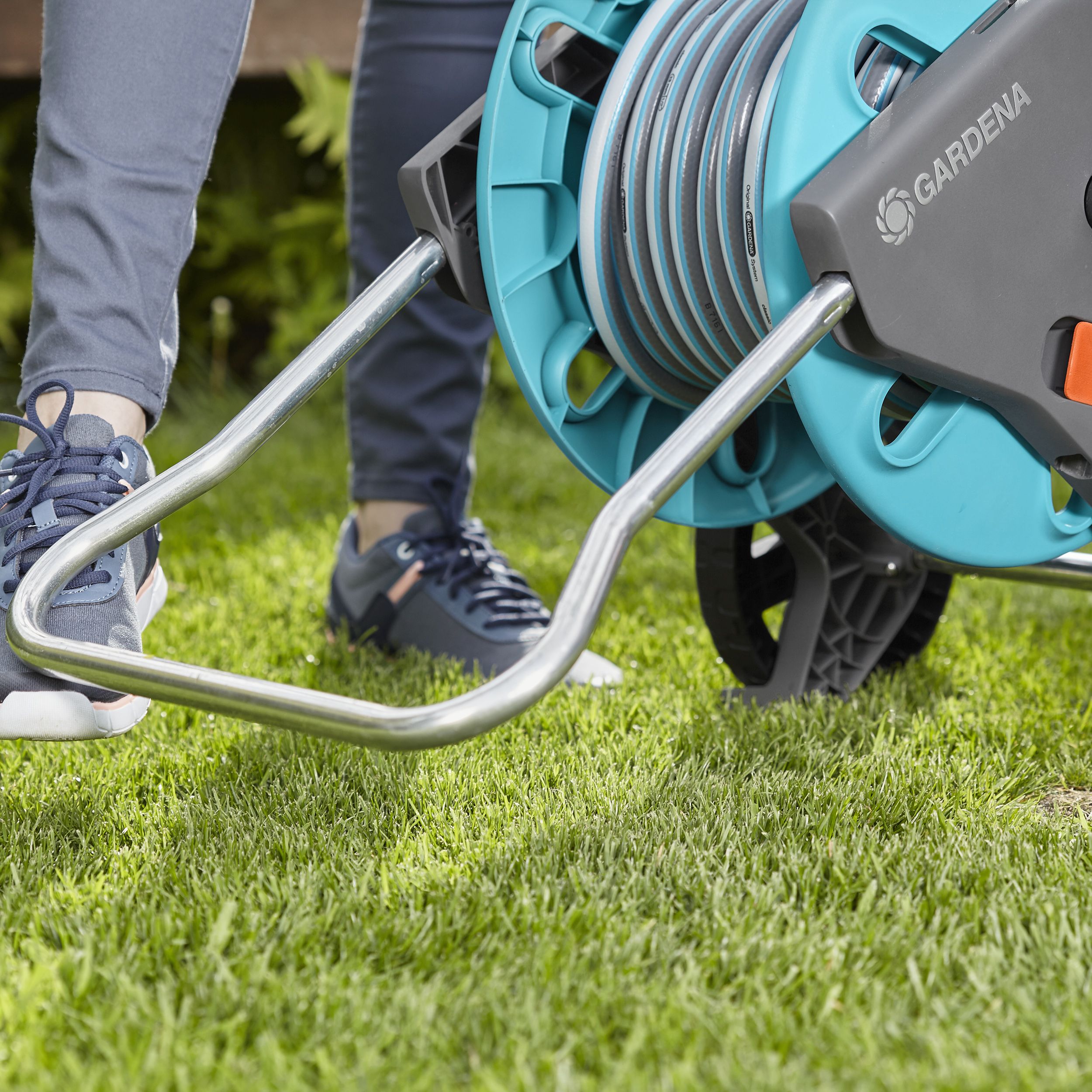Gardena Aquaroll Teal Freestanding Empty hose cart With wheels