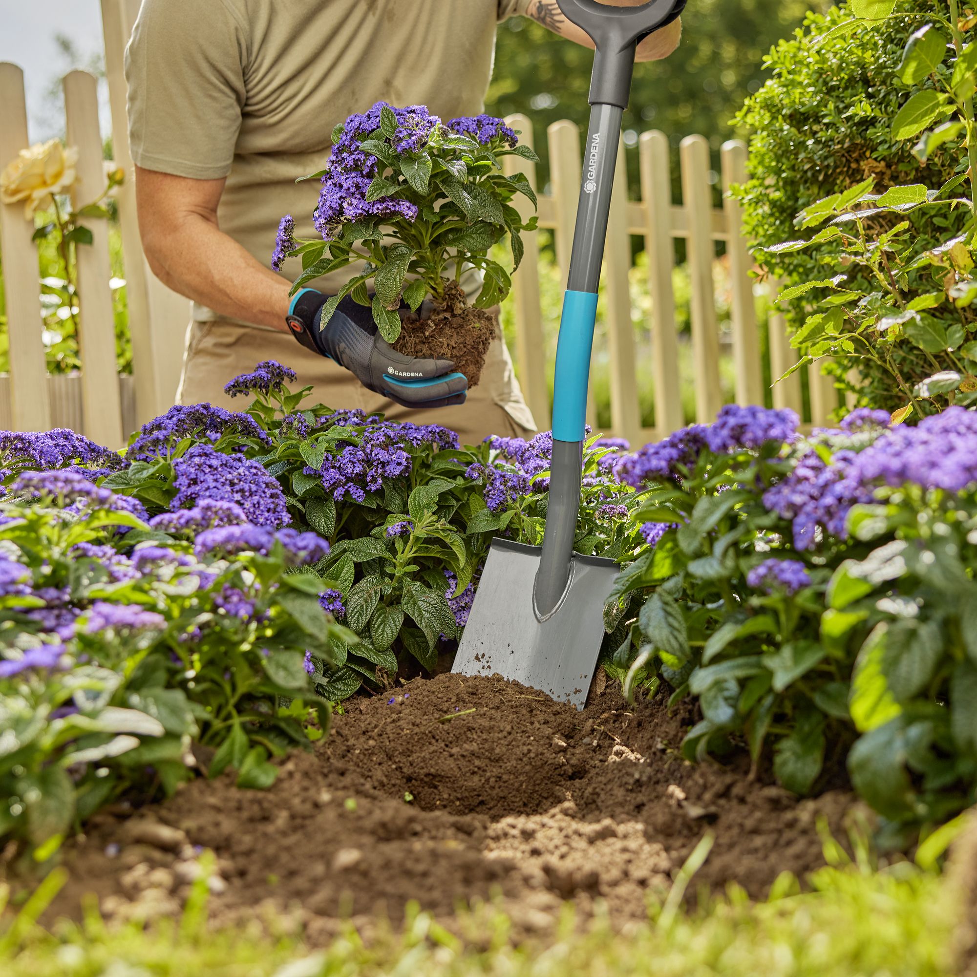Gardena ClassicLine Metal Rounded Mini Digging Spade (L) 845mm x