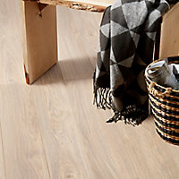 Gawler Natural Oak effect Laminate Flooring