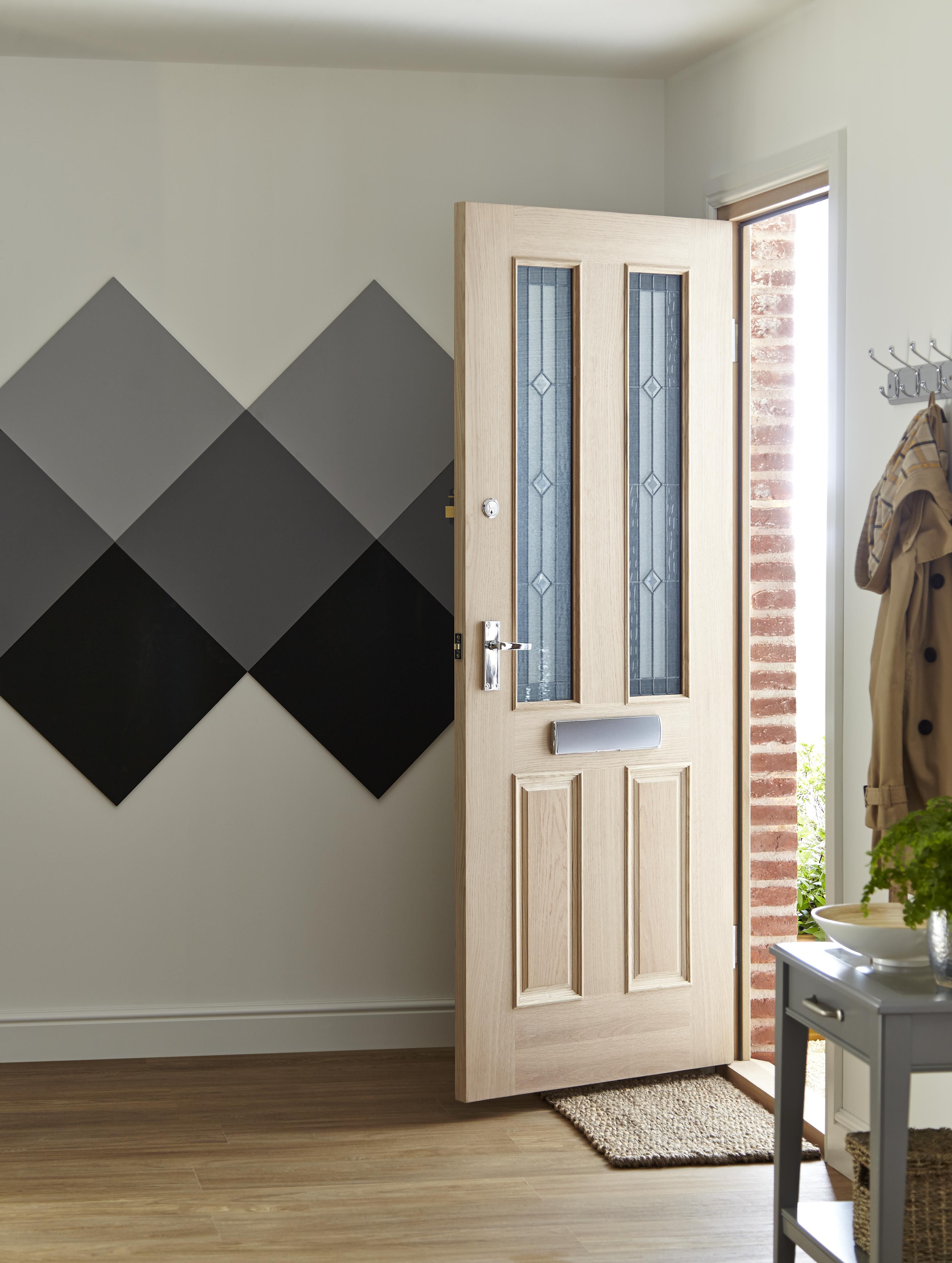 Geom 4 panel Diamond bevel Glazed Wooden White oak veneer External Front door, (H)1981mm (W)762mm