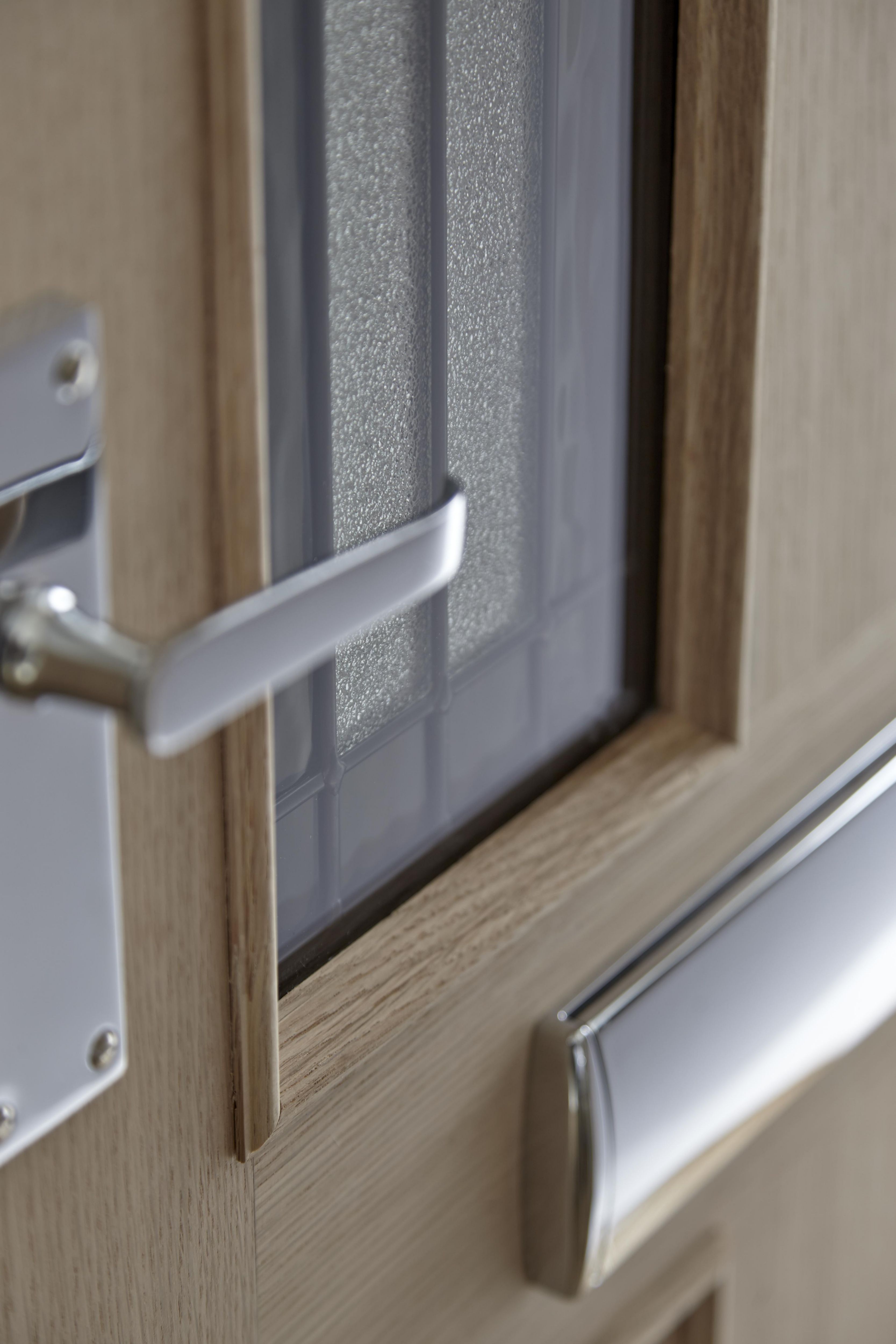 Geom 4 panel Diamond bevel Glazed Wooden White oak veneer External Front door, (H)1981mm (W)762mm