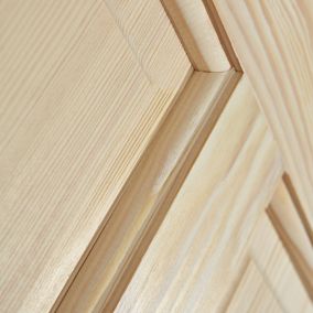Geom 4 panel Unglazed Victorian Pine veneer Internal Clear pine Door, (H)2040mm (W)726mm (T)40mm