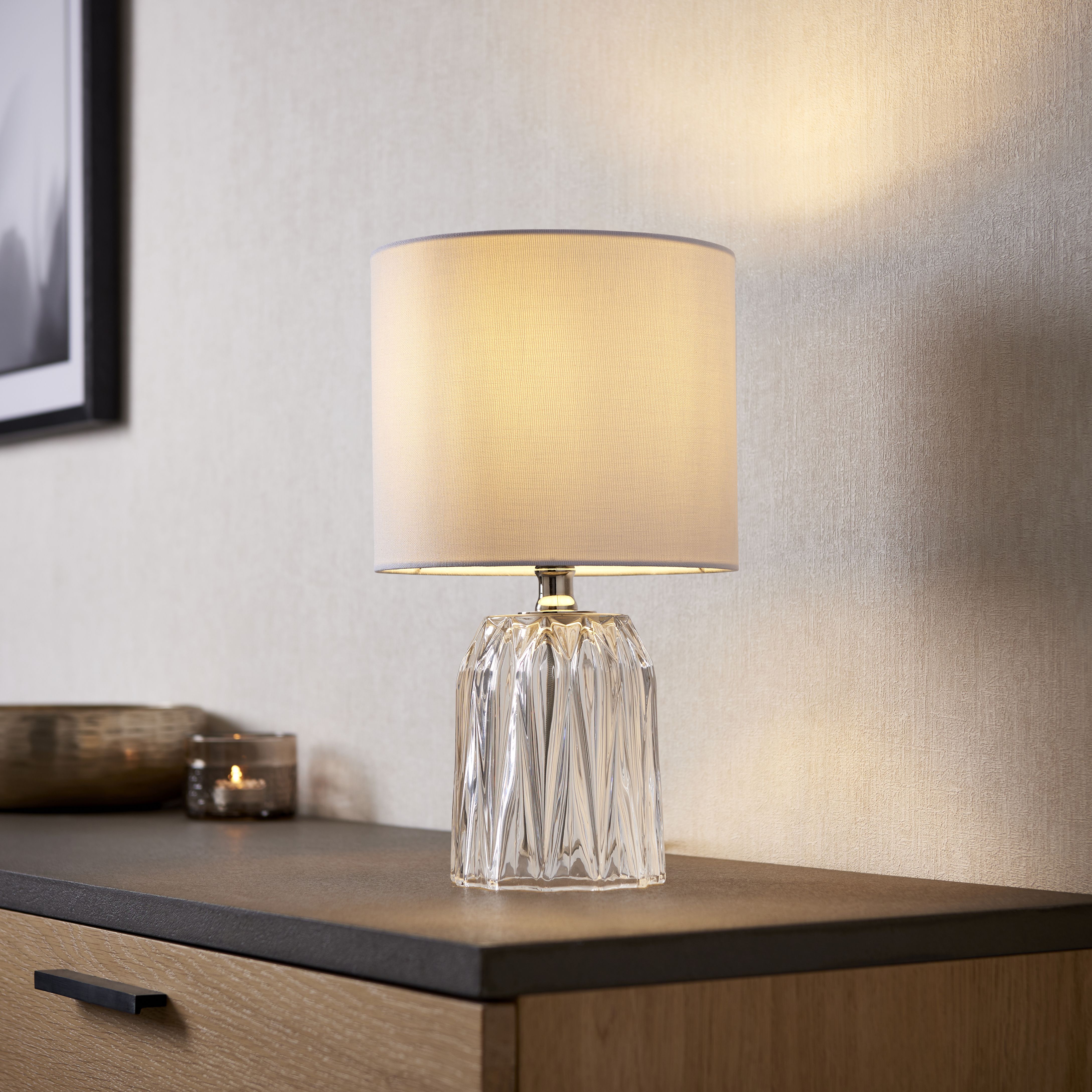 White round on sale table lamp