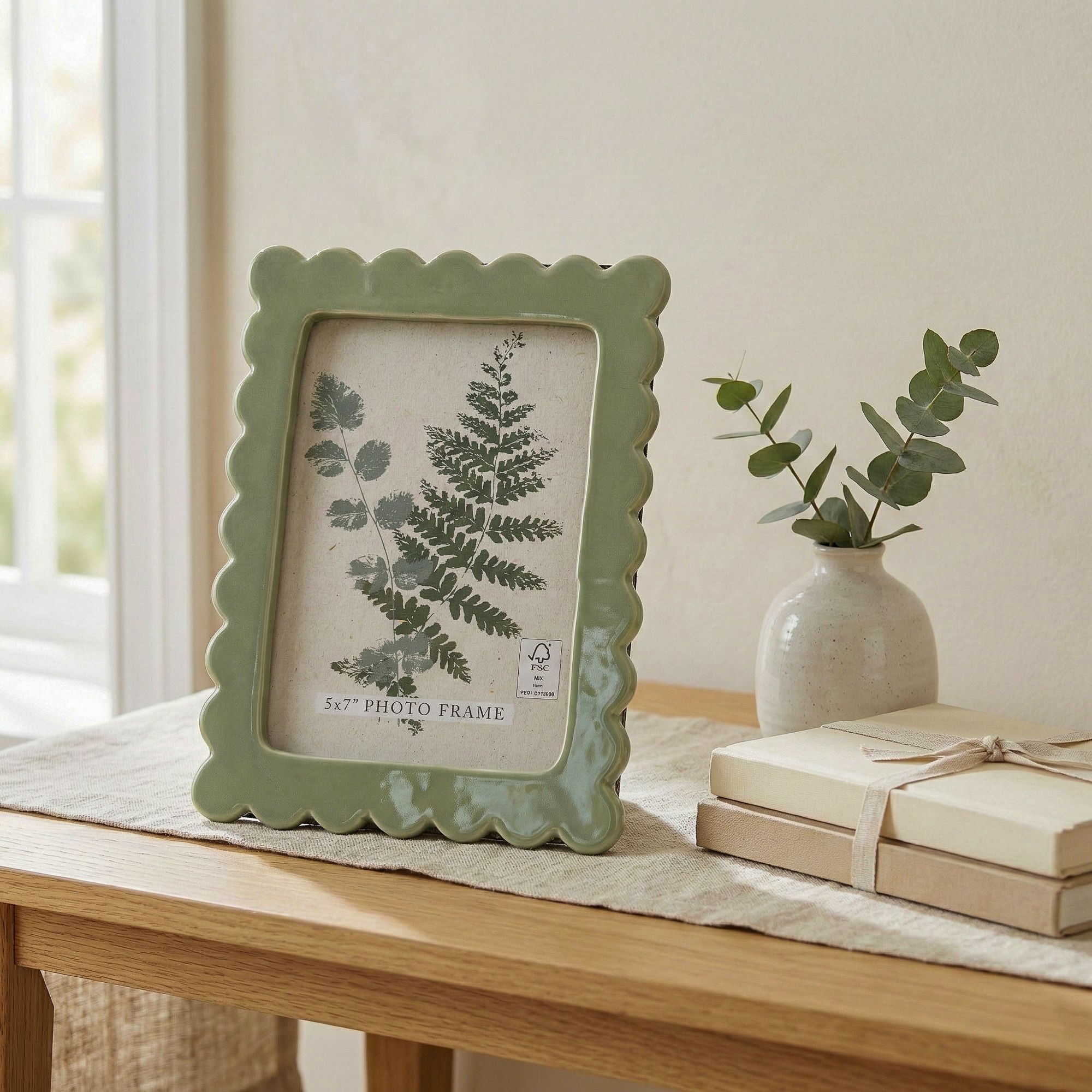 Gloss Green Scalloped Single Photo frame (H)21cm x (W)16cm