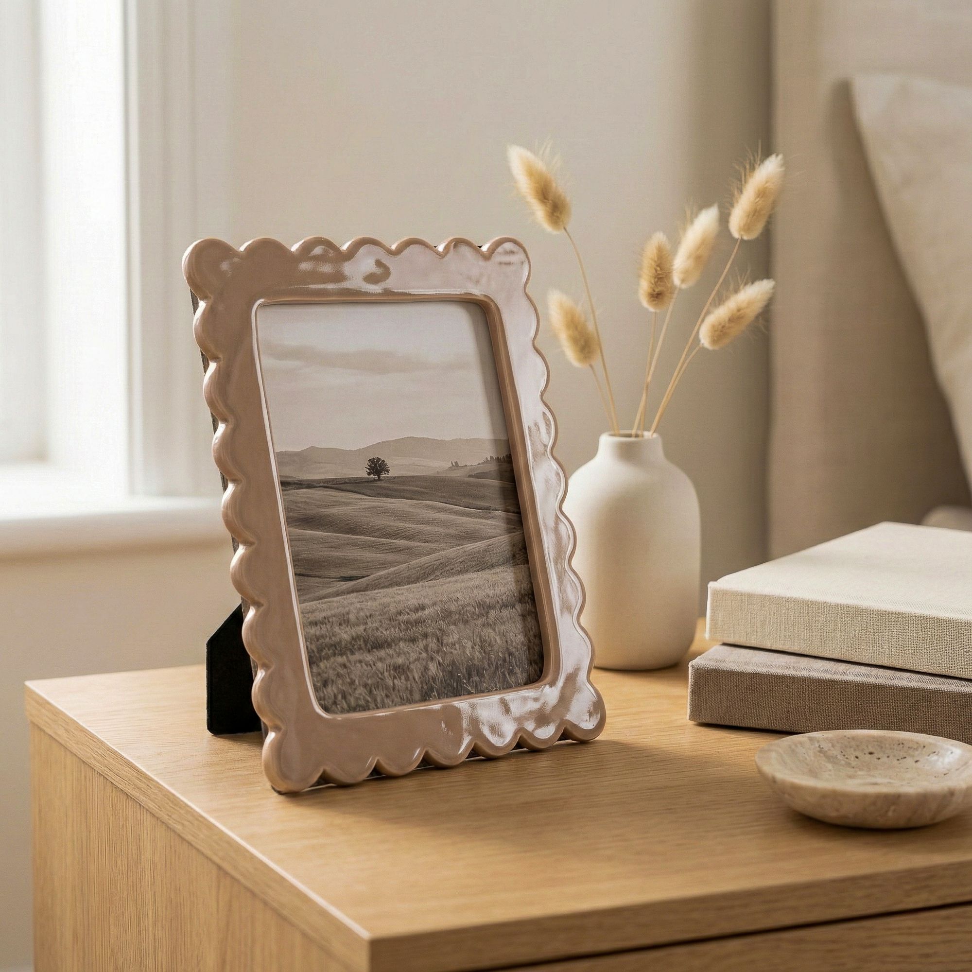 Gloss Taupe Scalloped Single Photo frame (H)21cm x (W)16cm