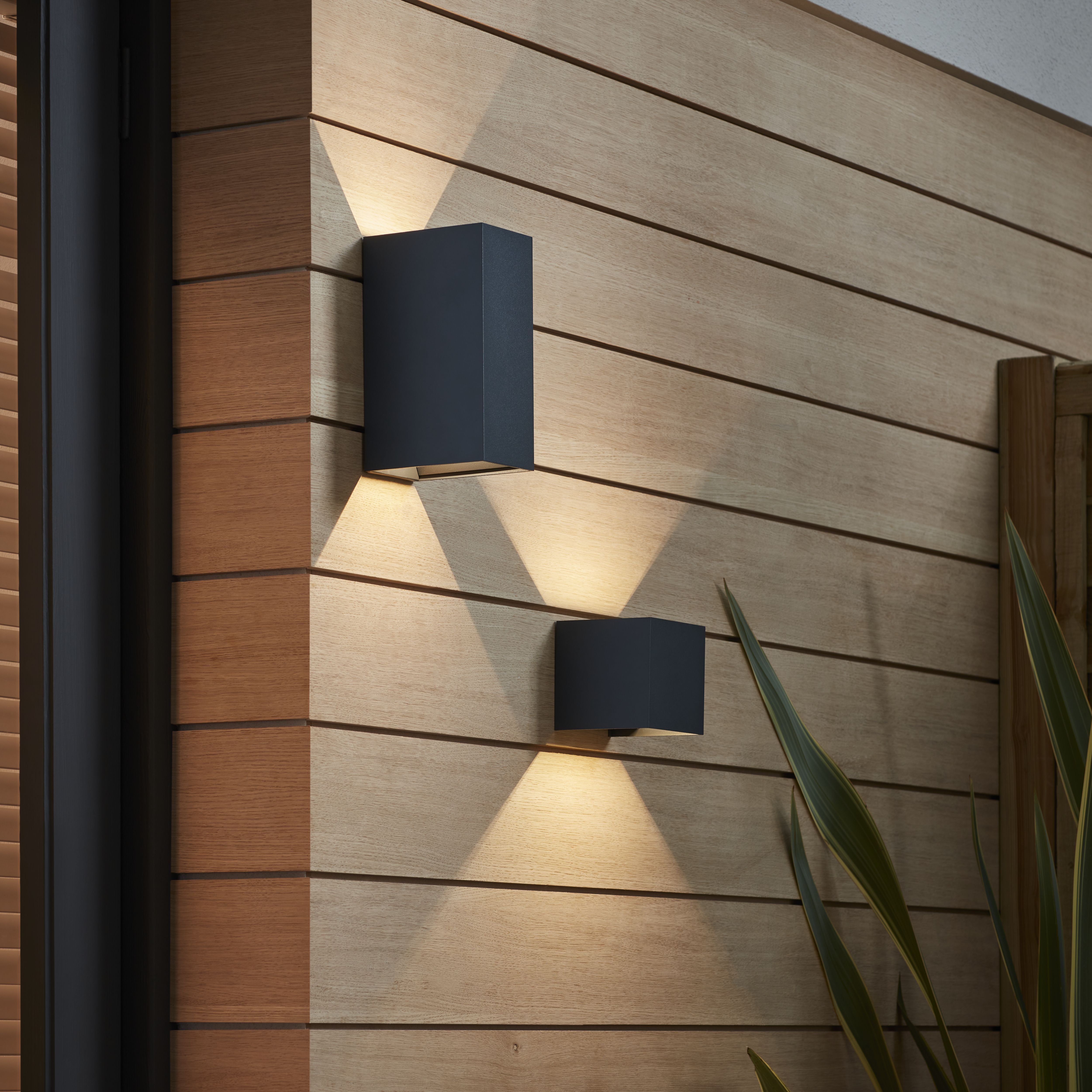 GoodHome Adjustable Matt Dark grey Mains powered Integrated LED Outdoor Double Square Wall light 814lm