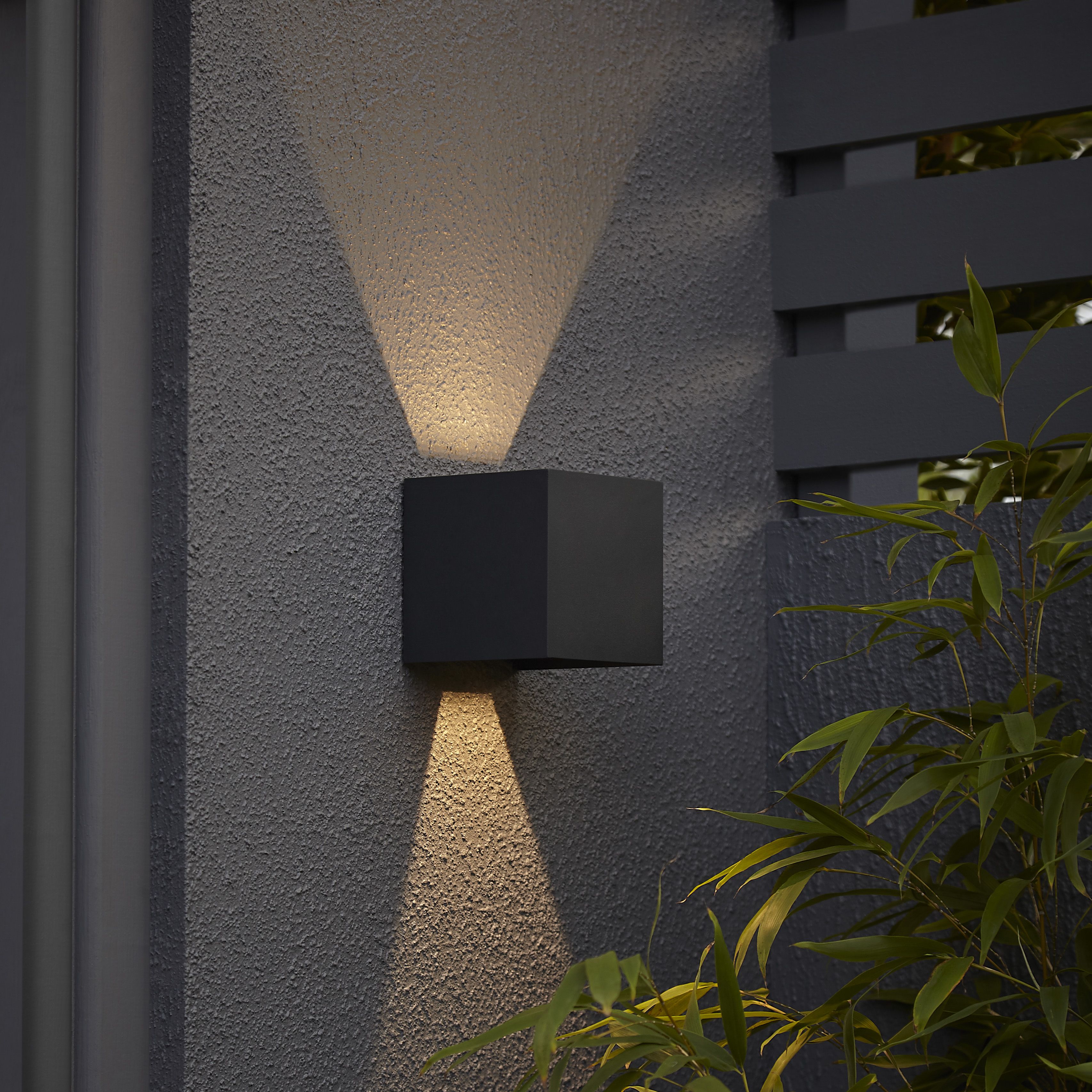 GoodHome Adjustable Matt Dark grey Mains-powered Integrated LED Outdoor Double Square Wall light 814lm