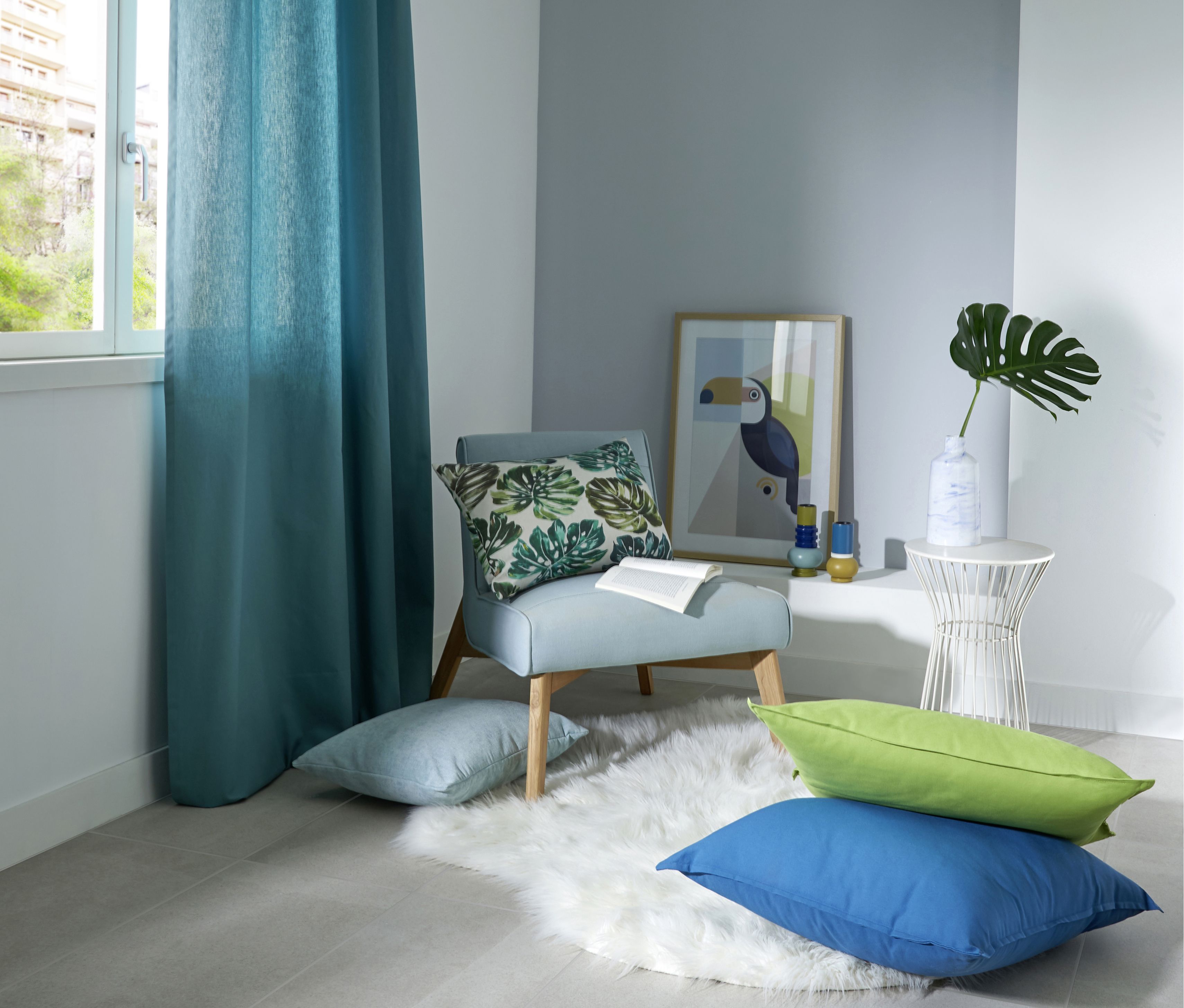GoodHome Agathe Green & white Palm leaf Linen effect Indoor Cushion, (L)40cm x (W)60cm