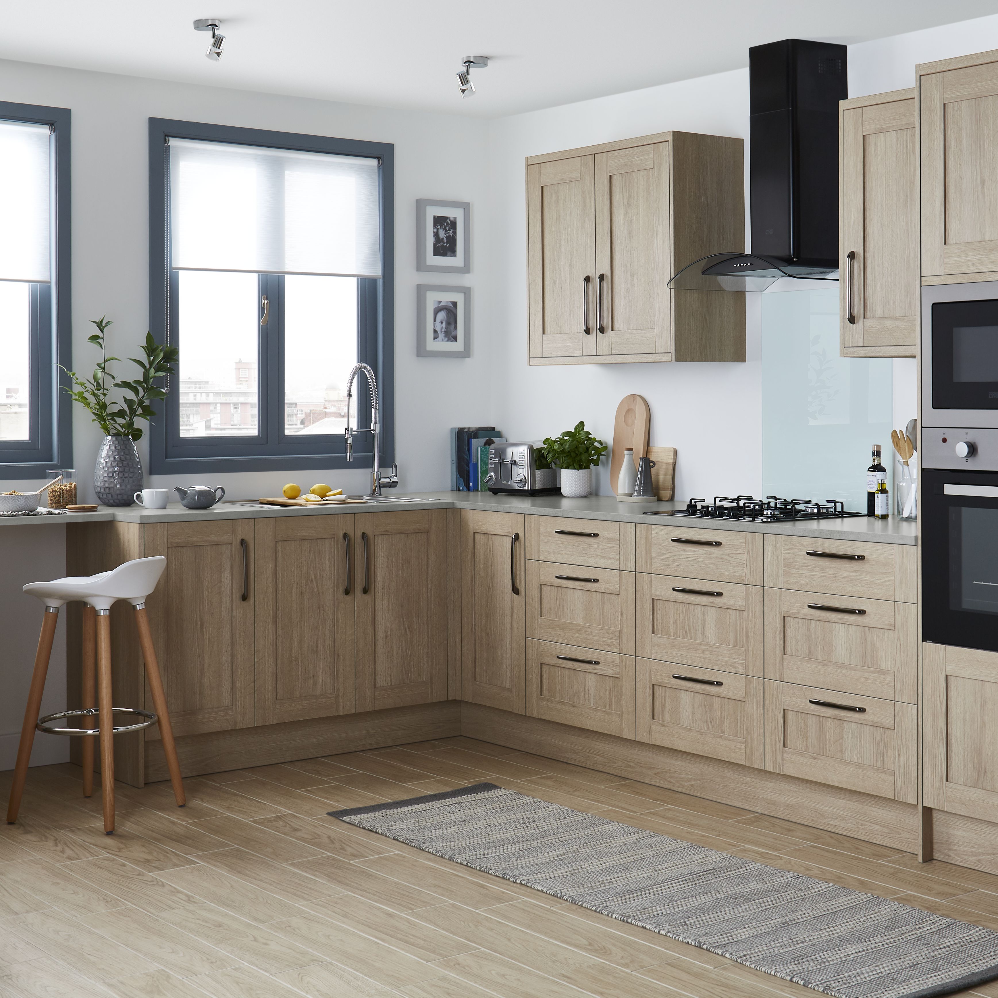 GoodHome Alpinia Matt light oak effect Shaker 2 drawer front, bridging door & bi-fold door 1000mm