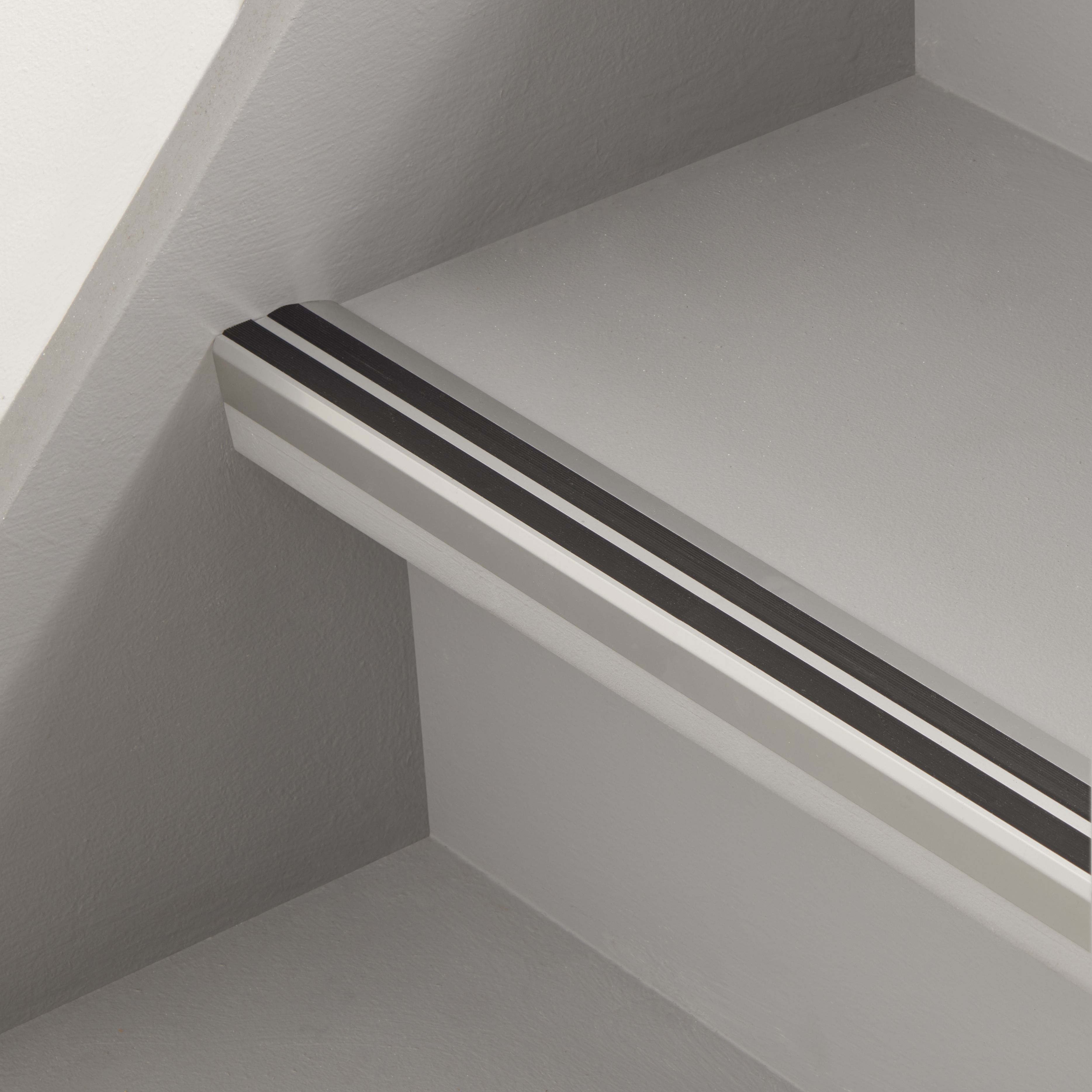 GoodHome Aluminium Anti-slip Silver effect Step protector, (L)900mm (W)40mm