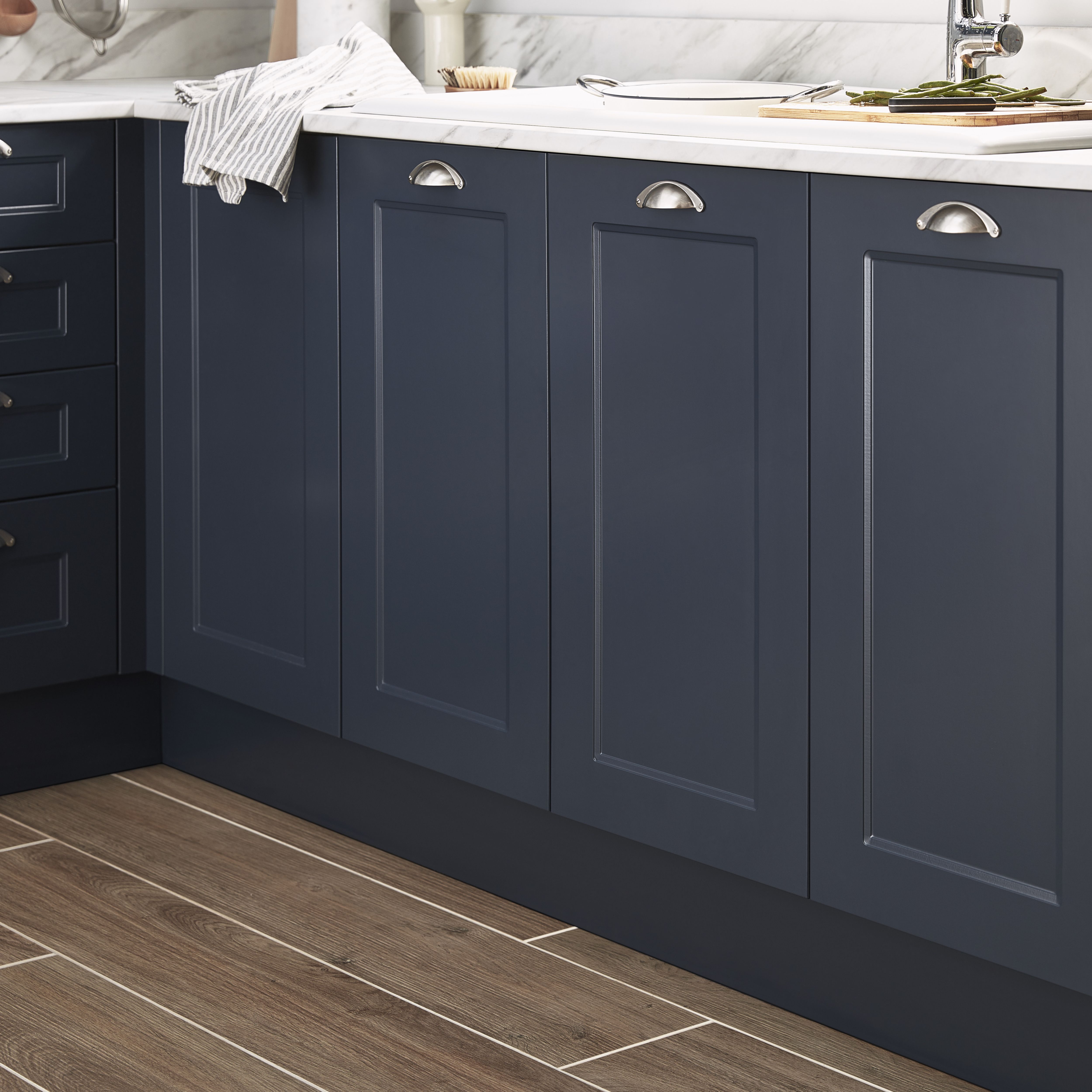 GoodHome Artemisia Midnight blue classic shaker Highline Cabinet door (W)500mm | DIY at B&Q