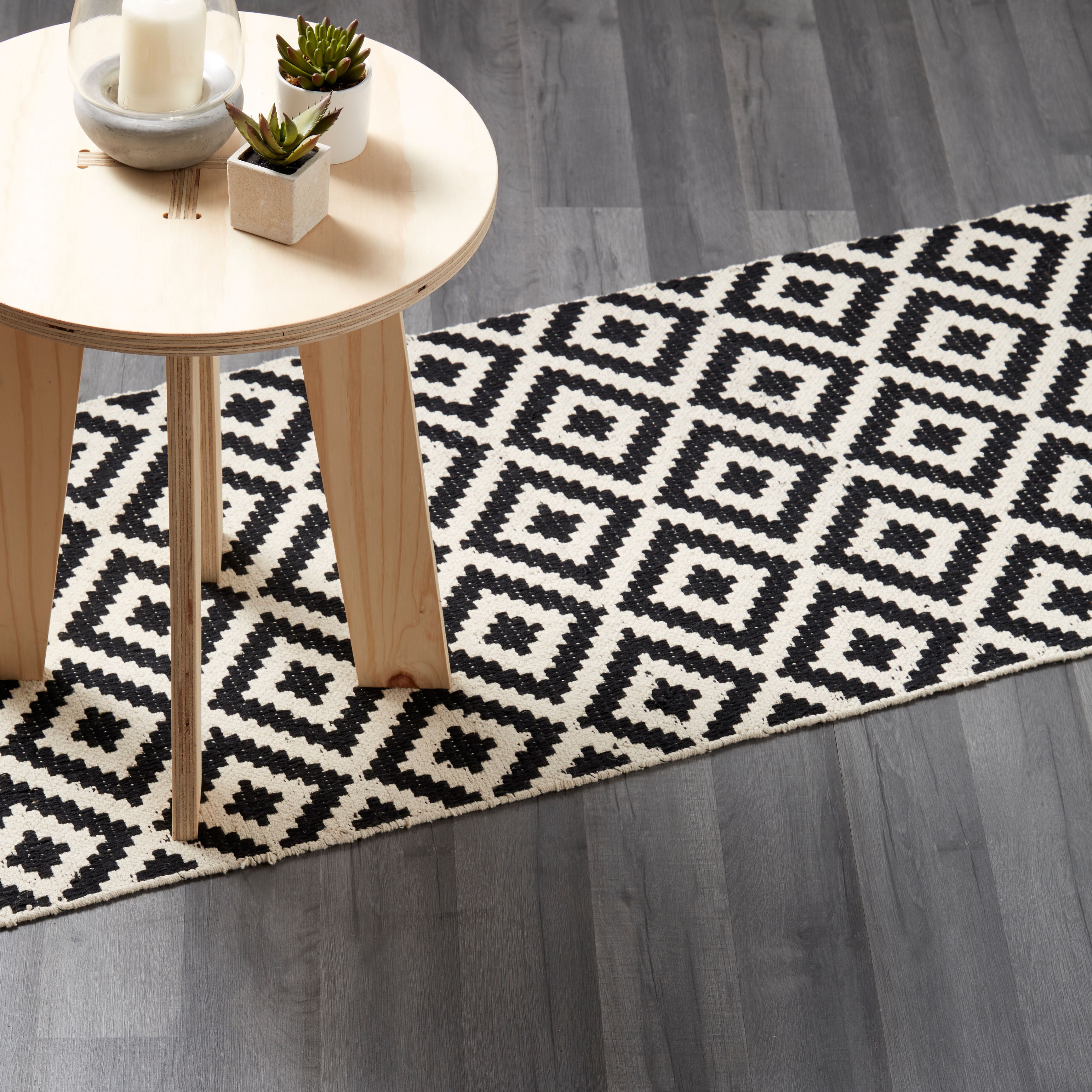 GoodHome Bairnsdale Dark grey Wood planks Grey wood effect Structured Laminate Flooring, 1.996m²