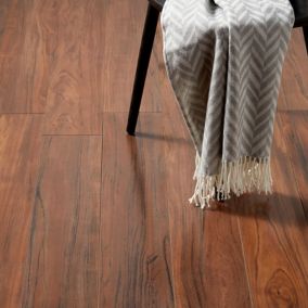 GoodHome Bannerton Natural Mahogany effect Laminate Flooring, 2.06m² Pack of 10