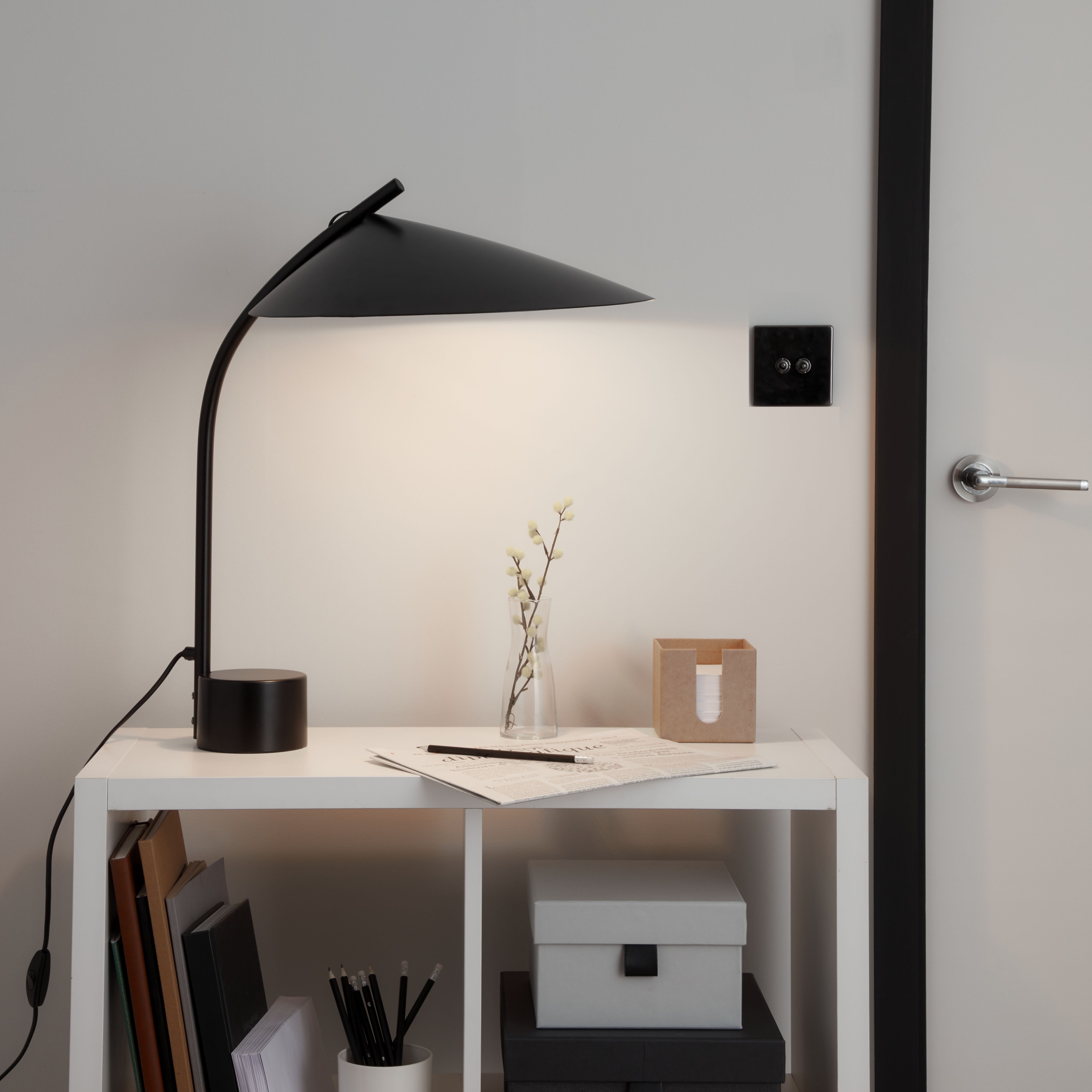 GoodHome Bindarri Leaf Matt Black Table light