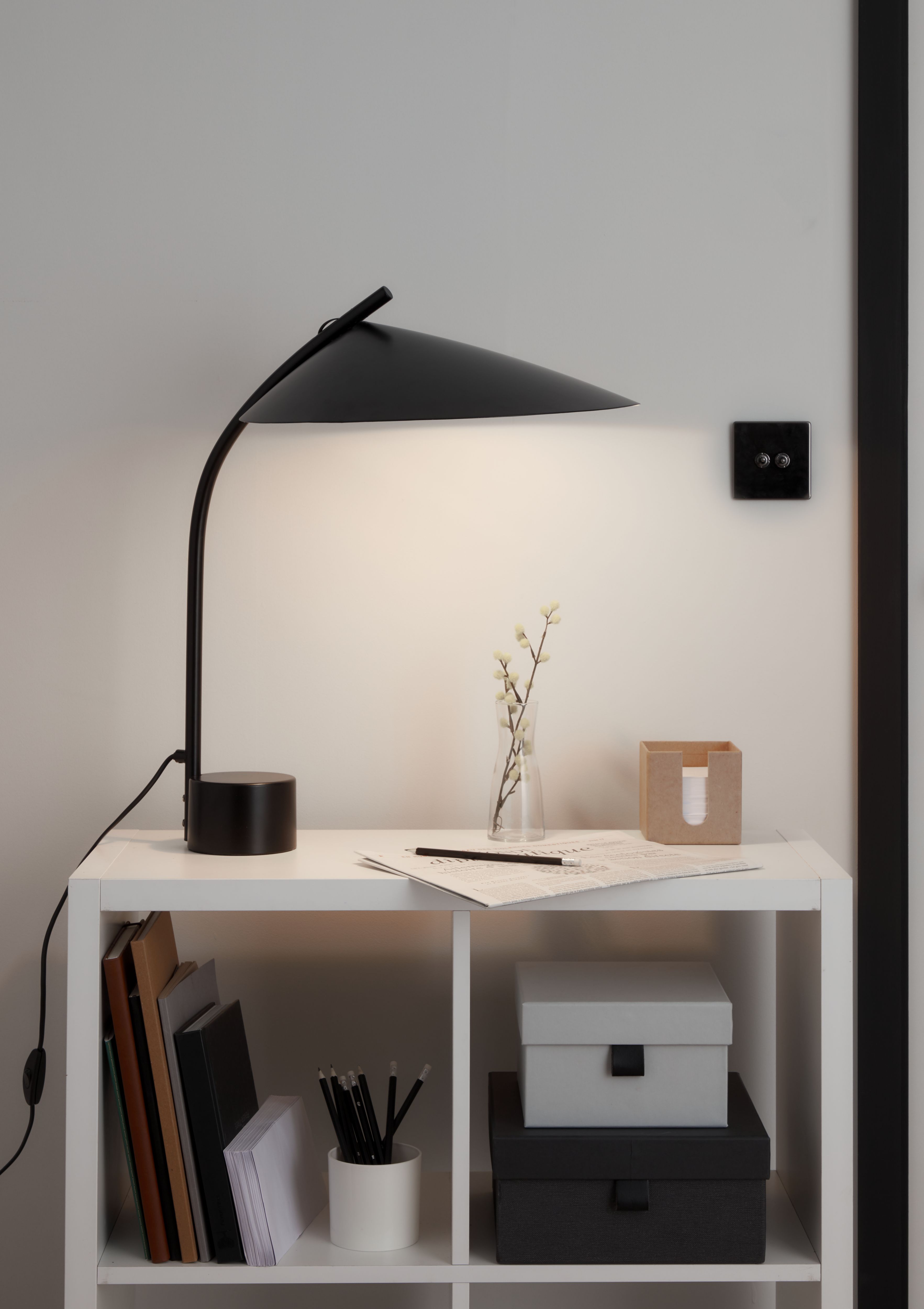 GoodHome Bindarri Leaf Matt Black Table light