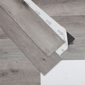 GoodHome Bossa Nova Grey Wood effect Luxury vinyl flooring tile, 0.97m² Pack