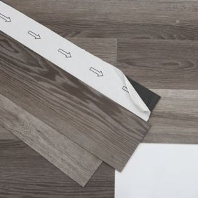 GoodHome Bossa Nova Wood effect Luxury vinyl flooring tile, 0.97m² Pack