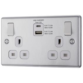 GoodHome Brushed Steel Double 13A Switched Socket with USB x2 4.2A & White inserts