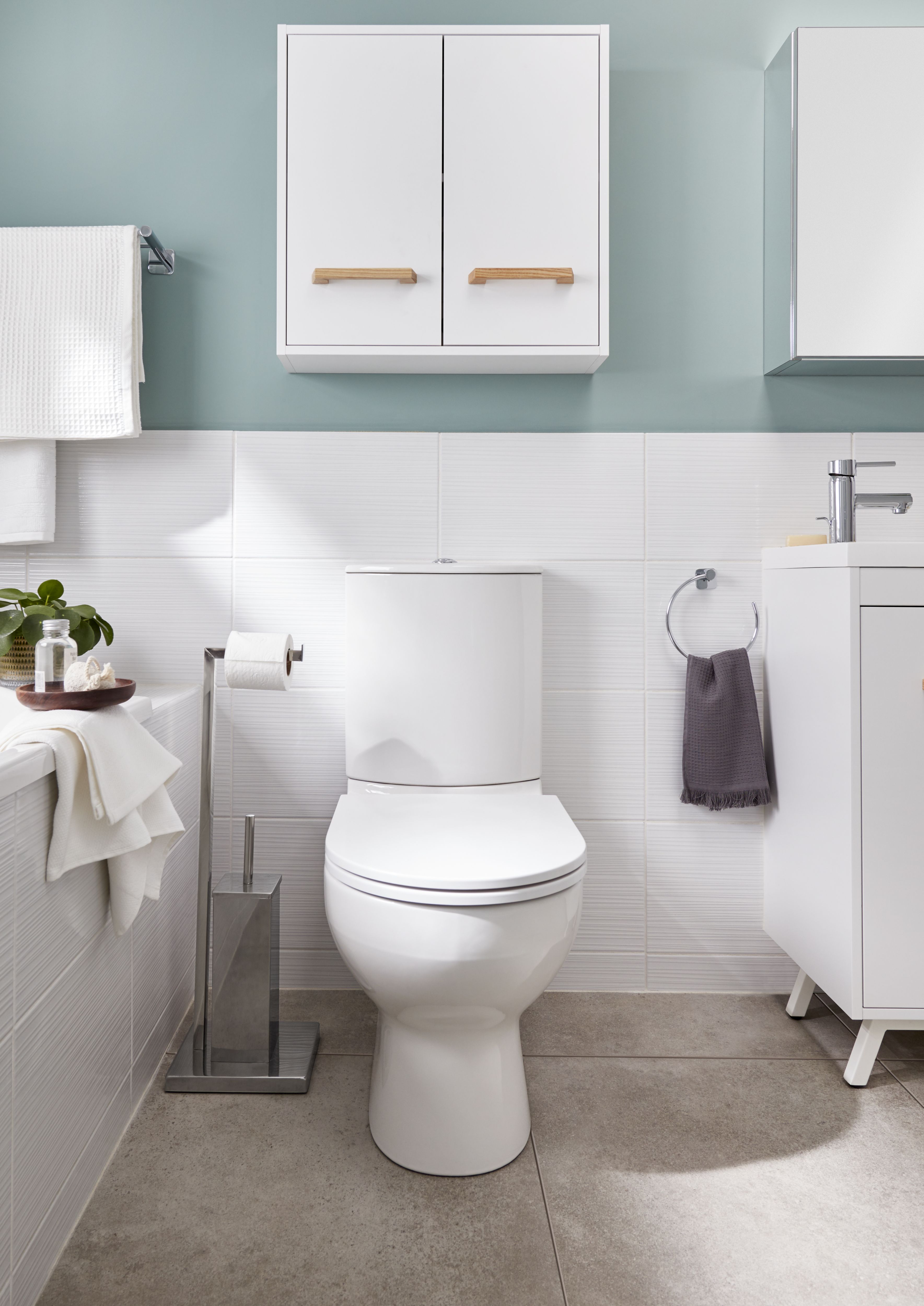 GoodHome Cavally White Close-coupled Toilet with Soft close seat